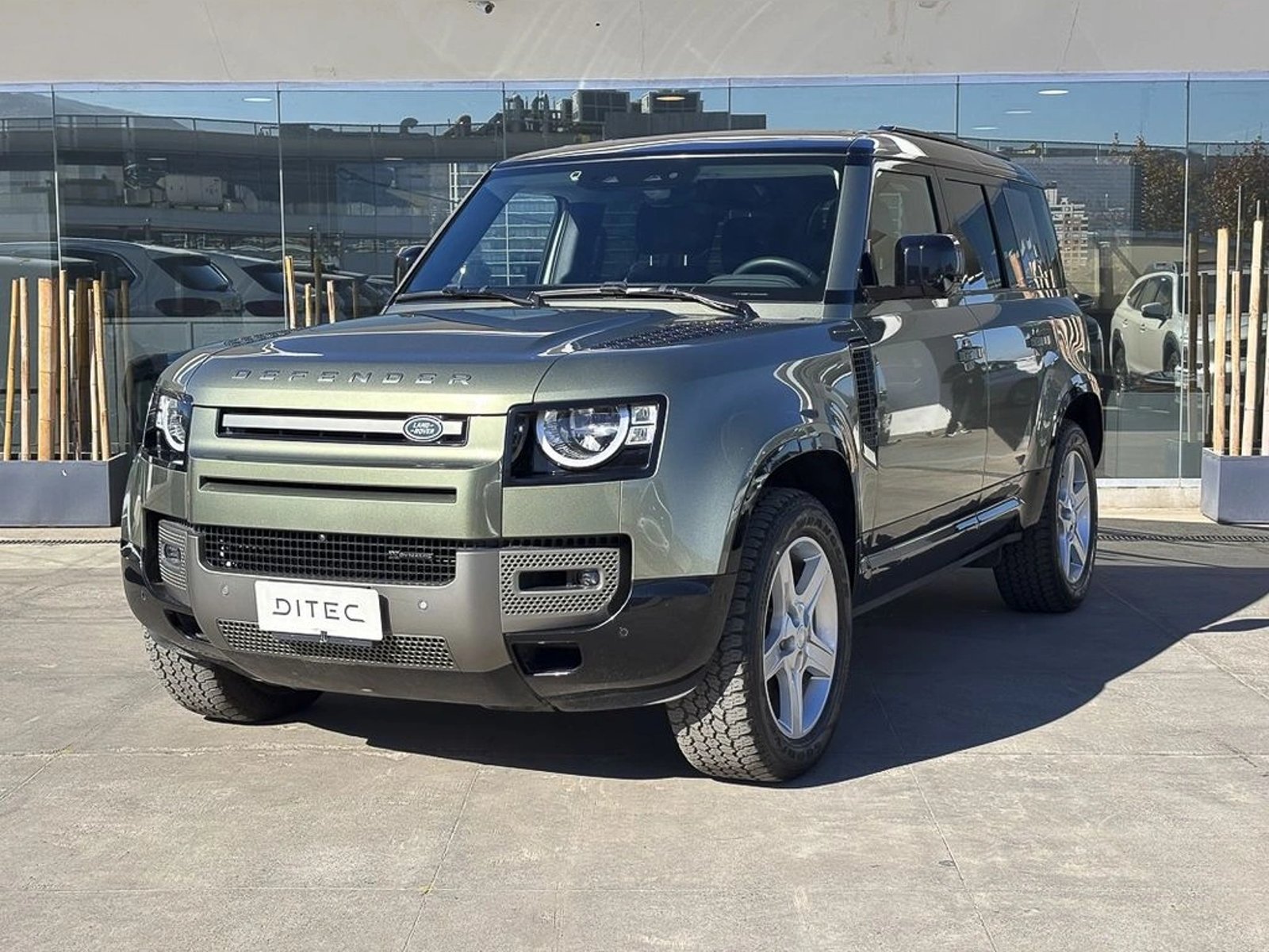 Land Rover DEFENDER 3.0 110 X-DYNAMIC S HIBRIDO 4X4 AT 5P 2023 - Foto 2 de 18