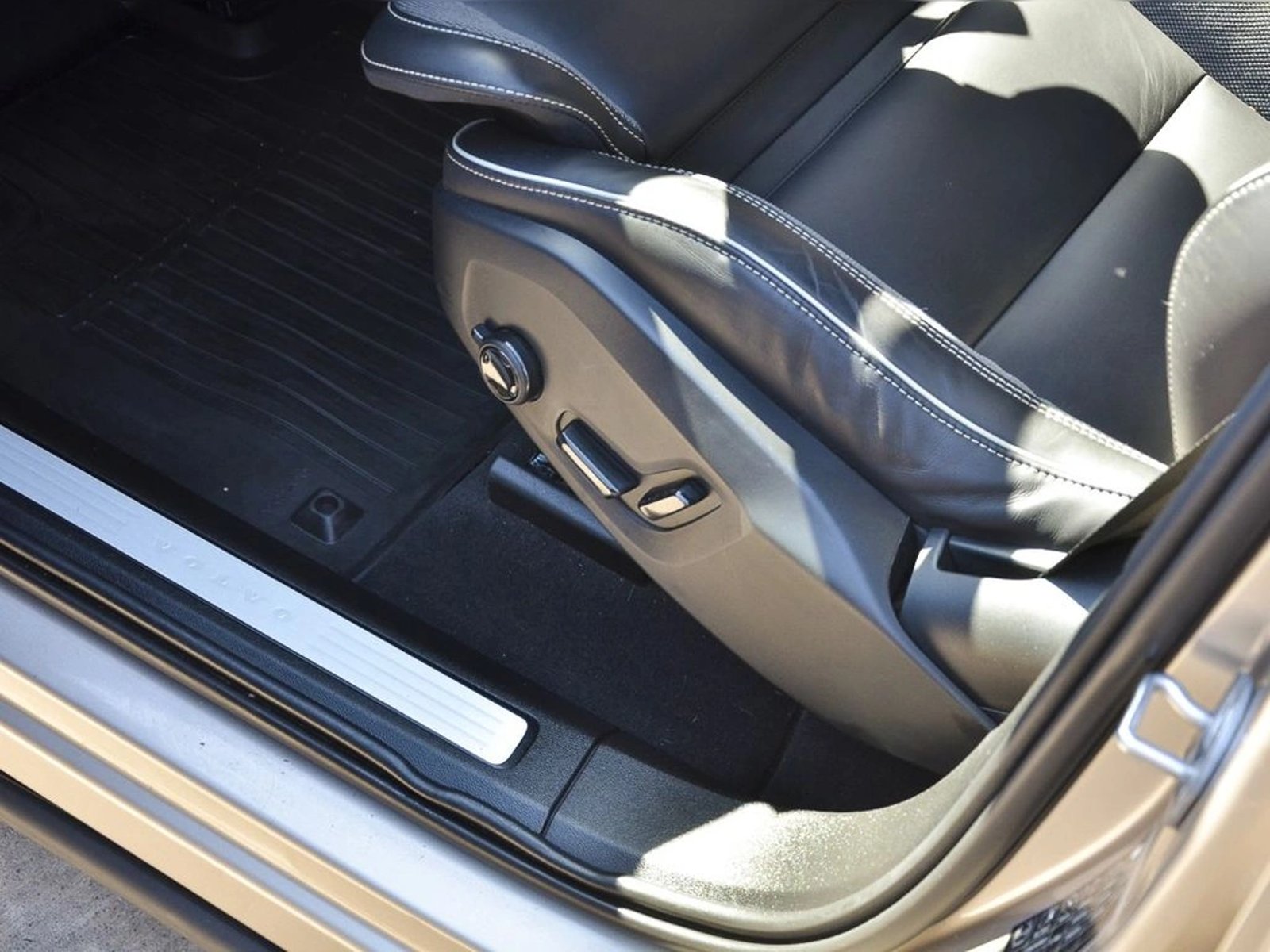 Volvo XC60 T8 AWD RECHARGE ULTIMATE DARK 2025 - Imagen 6 de 20