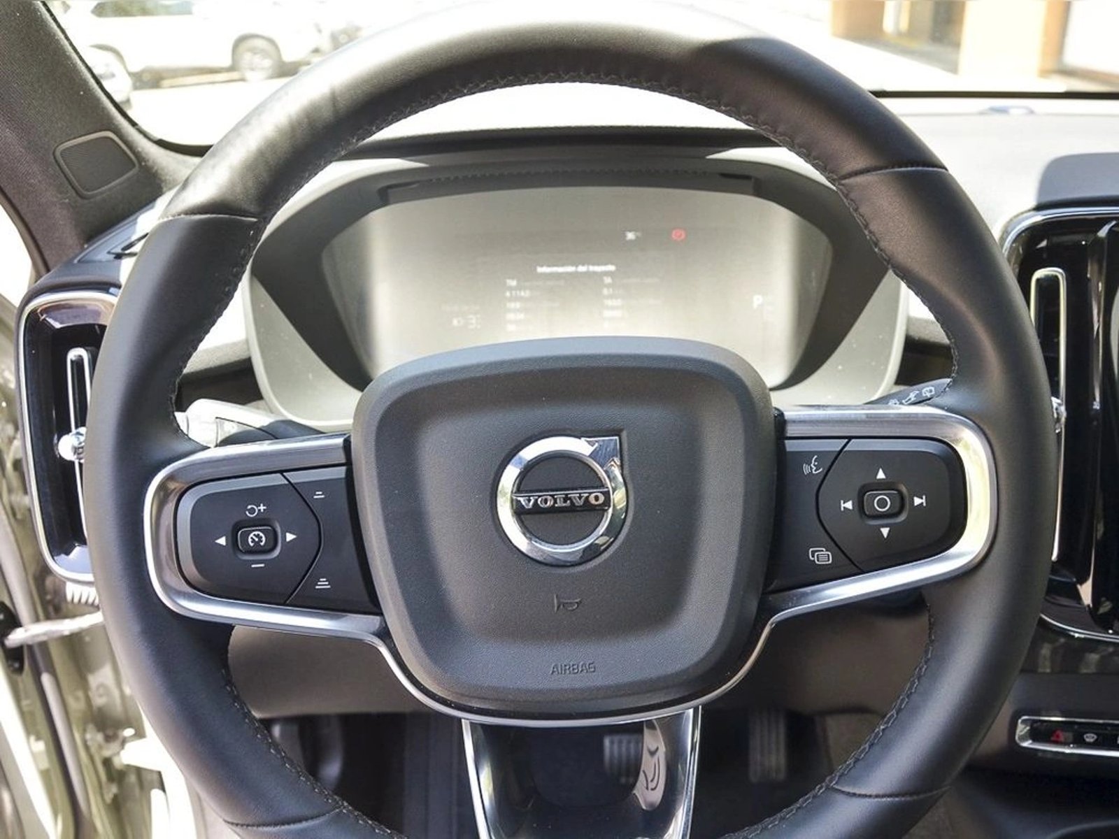 Volvo XC40 RECHARGE 2024 - Imagen 18 de 20