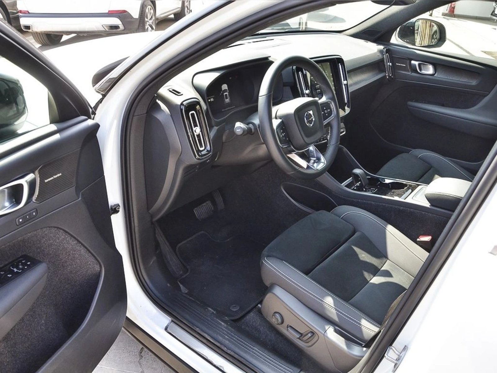 Volvo EX40 0.0 P8 RECHARGE 4X4 AT ELECTRICO 2025 - Imagen 11 de 18