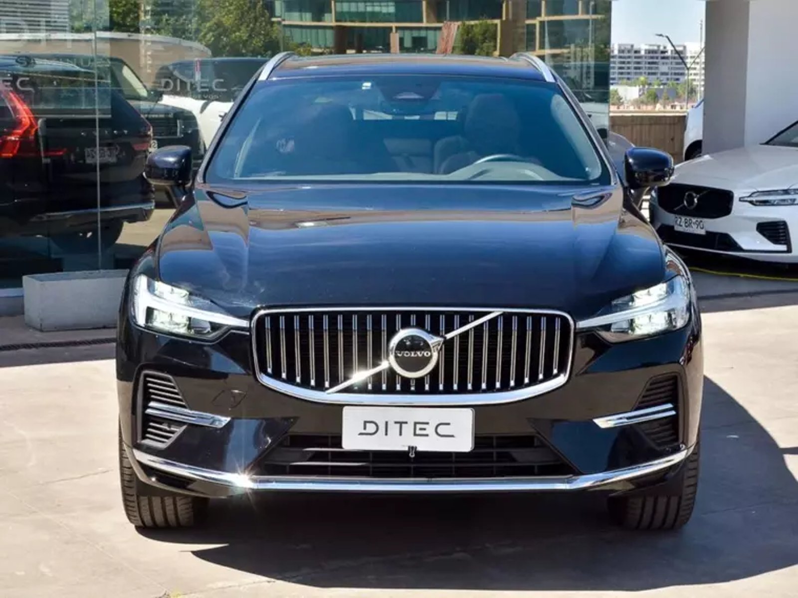 Volvo Xc60 T8 Recharge Plus Hybrid Awd At 5p 2024 - Foto 3 de 20