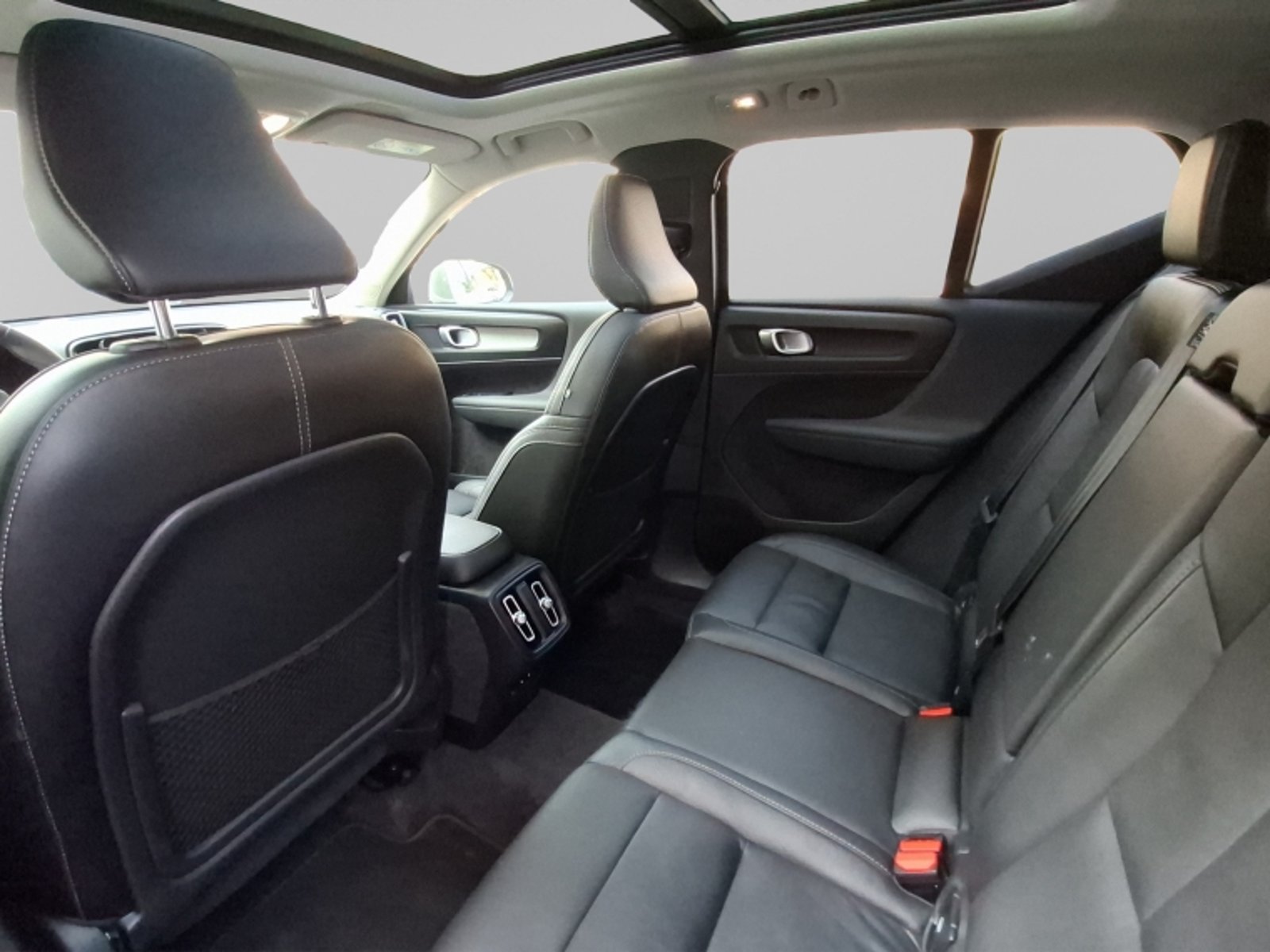 Volvo Xc40 B4 Ultimate 2.0 Aut 2024 - Imagen 15 de 20