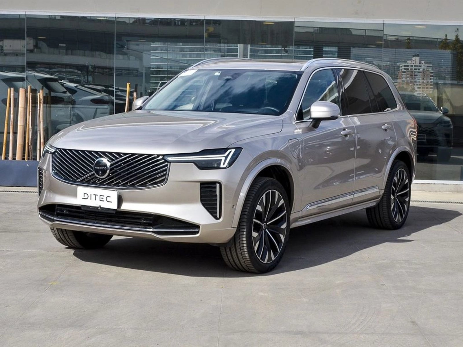 Volvo XC90 2.0 T8 ULTRA HIBRIDO AWD AT 5P 2025 - Foto 2 de 17