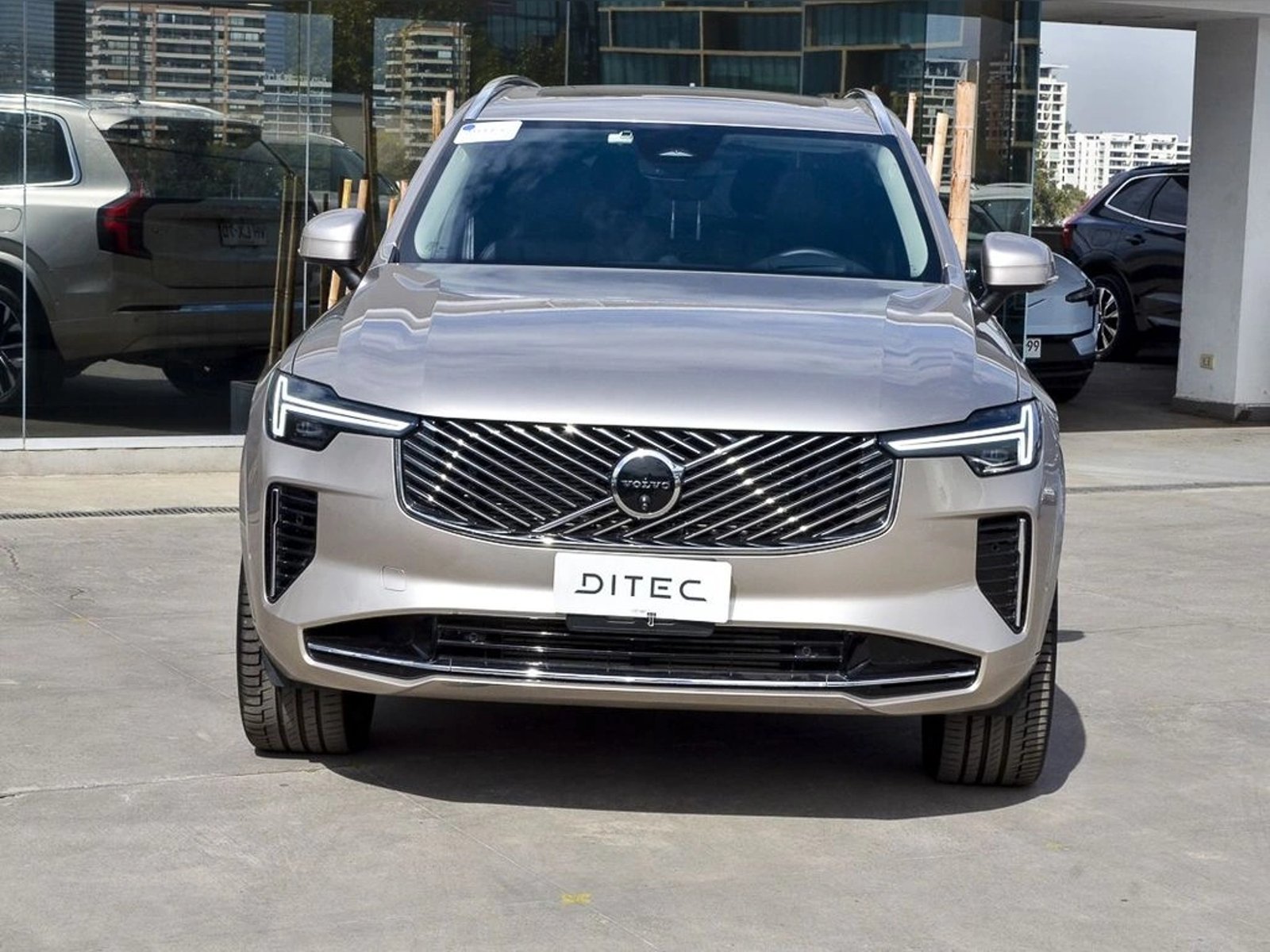 Volvo XC90 2.0 T8 ULTRA HIBRIDO AWD AT 5P 2025 - Foto 3 de 17