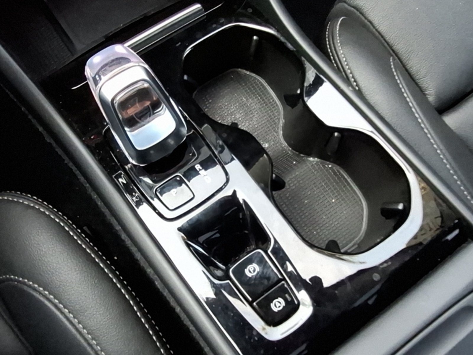Volvo Xc40 B4 Ultimate 2.0 Aut 2024 - Imagen 13 de 20