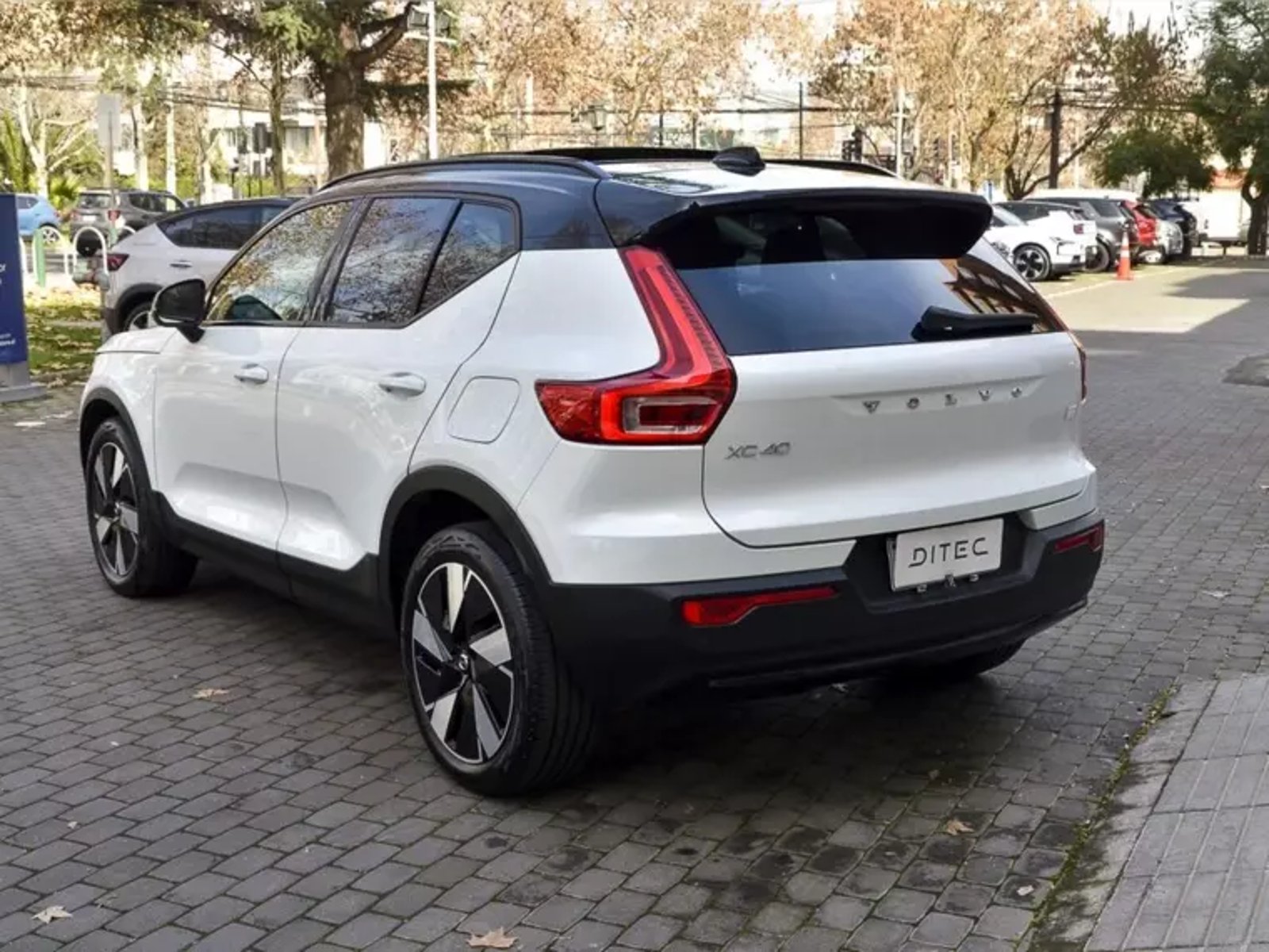 Volvo Xc40 P6 Recharge 2024 - Imagen 12 de 20