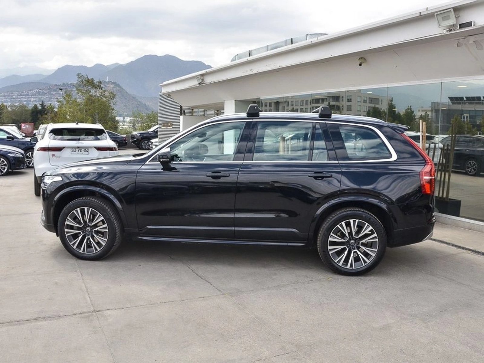 Volvo XC90 2.0 B6 MOMENTUM 4X4 AT 5P 2022 - Imagen 8 de 13