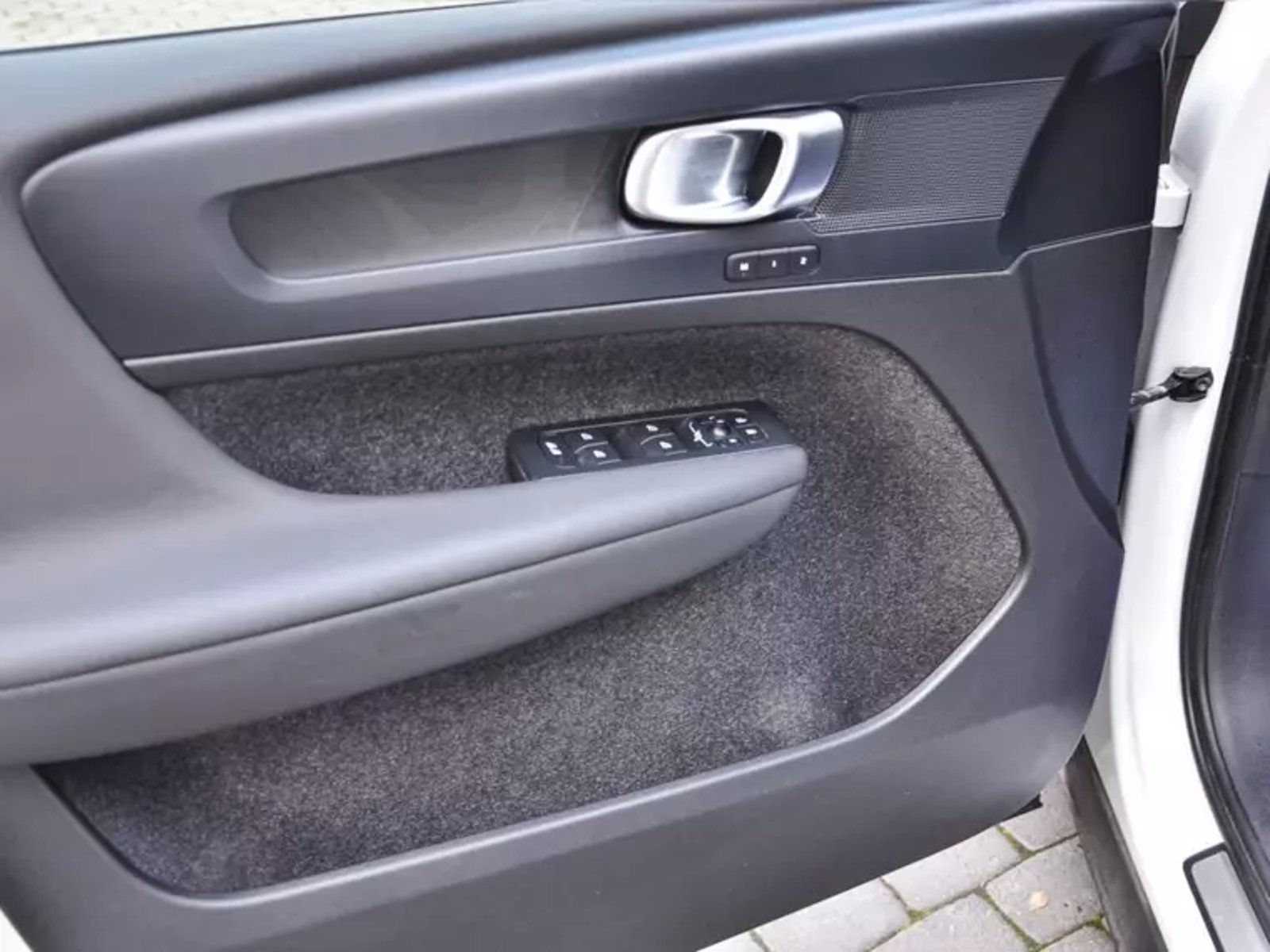 Volvo Xc40 P6 Recharge 2024 - Imagen 15 de 20