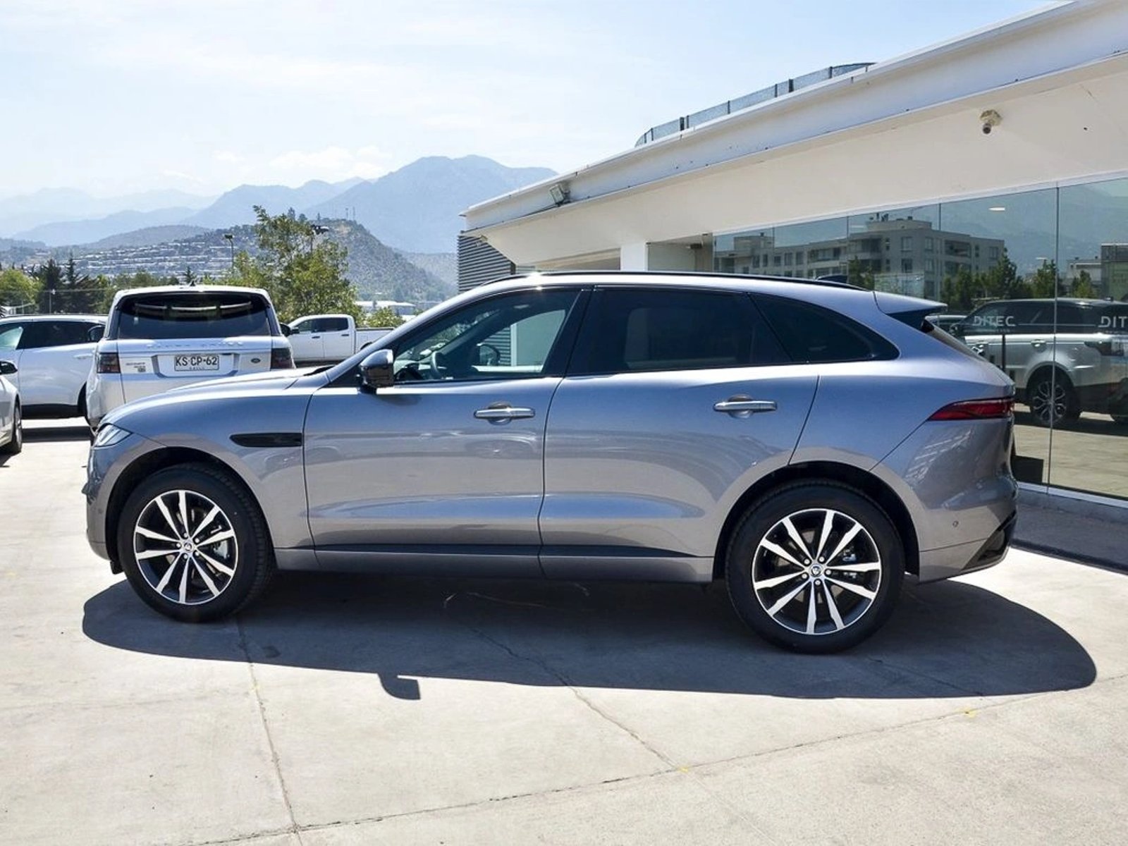 Jaguar F-PACE R DYNAMIC 2024 - Imagen 8 de 19