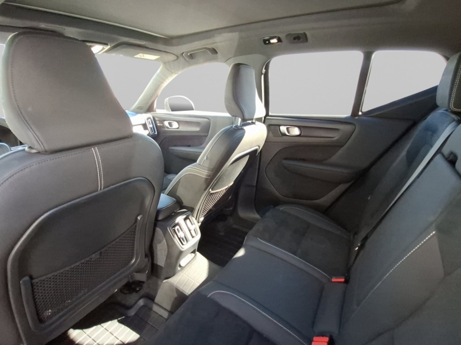 Volvo Xc40 2.0 T5 Hybrid At 4x4 Hibrido 2024 - Imagen 15 de 20