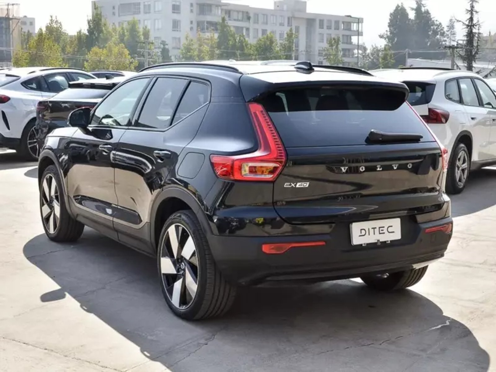 Volvo Ex40 Electrico P8 R-design Awd At 5p 2025 - Imagen 7 de 19