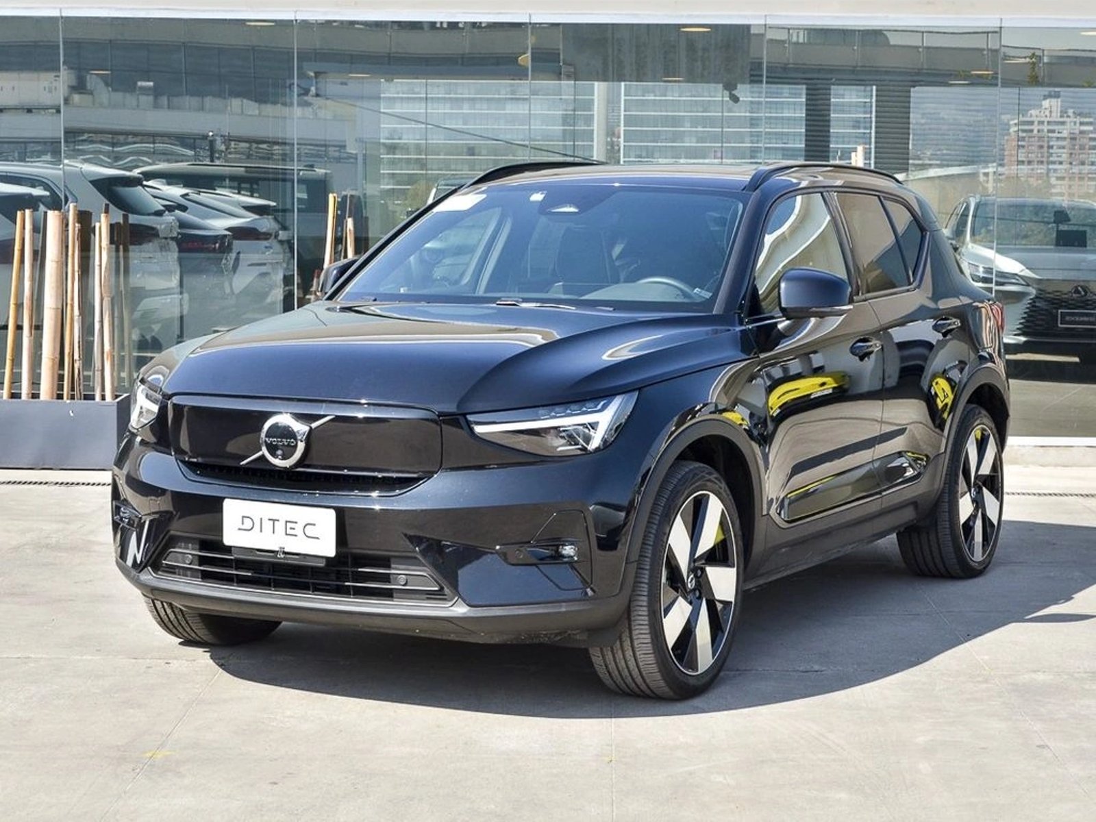 Volvo EX40 ELECTRICO P8 R-DESIGN AWD AT 5P 2025 - Foto 2 de 17