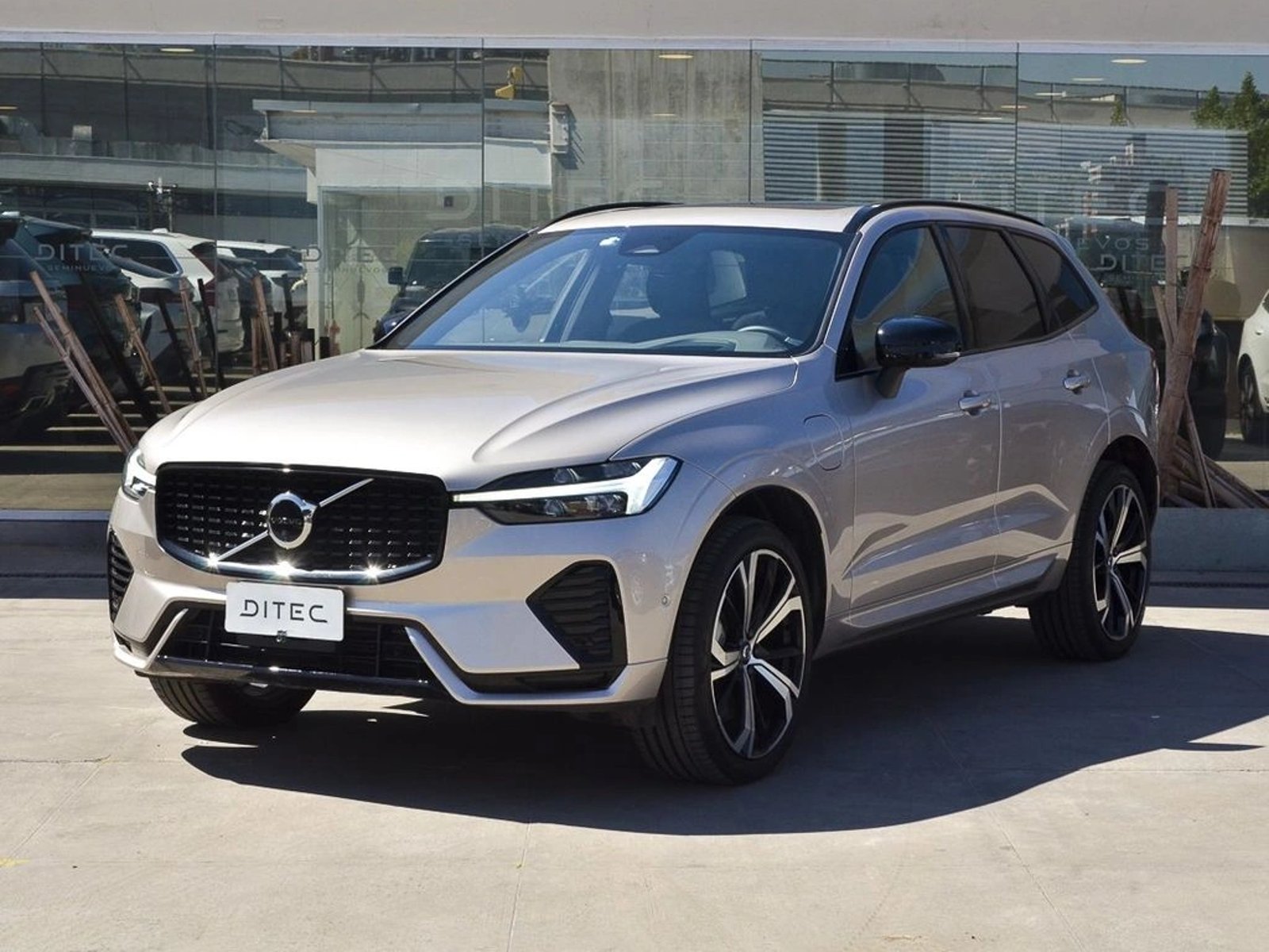 Volvo XC60 T8 AWD RECHARGE ULTIMATE DARK 2025 - Foto 2 de 20