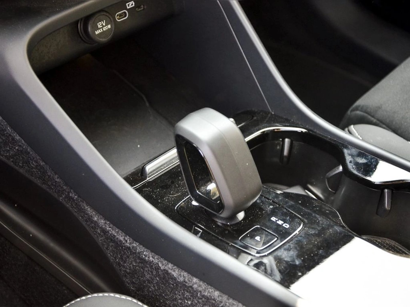 Volvo EX40 0.0 P8 RECHARGE 4X4 AT ELECTRICO 2025 - Imagen 14 de 18