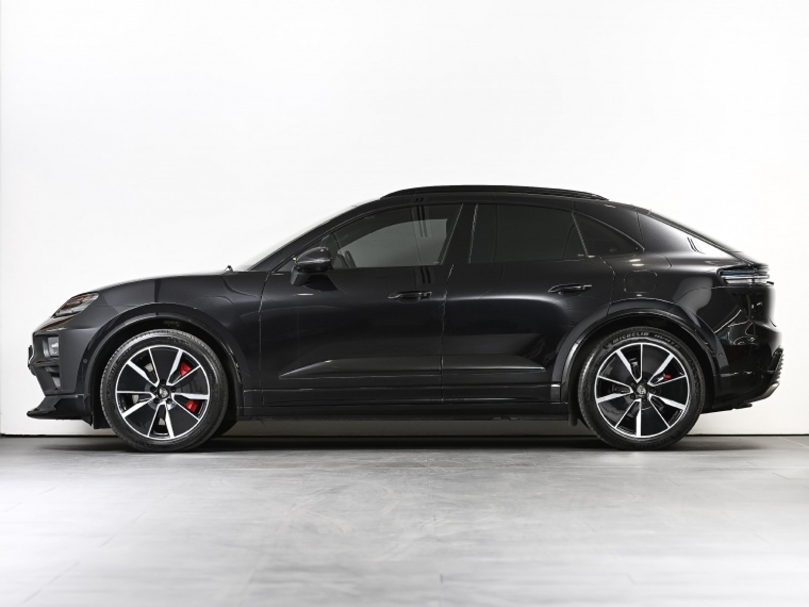 Porsche Macan Turbo Electric 2024 - Foto 2 de 20