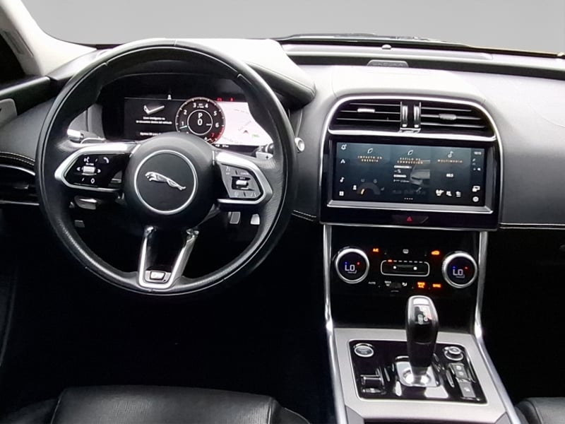 Jaguar Xe 2.0 At 2022 - Imagen 17 de 20
