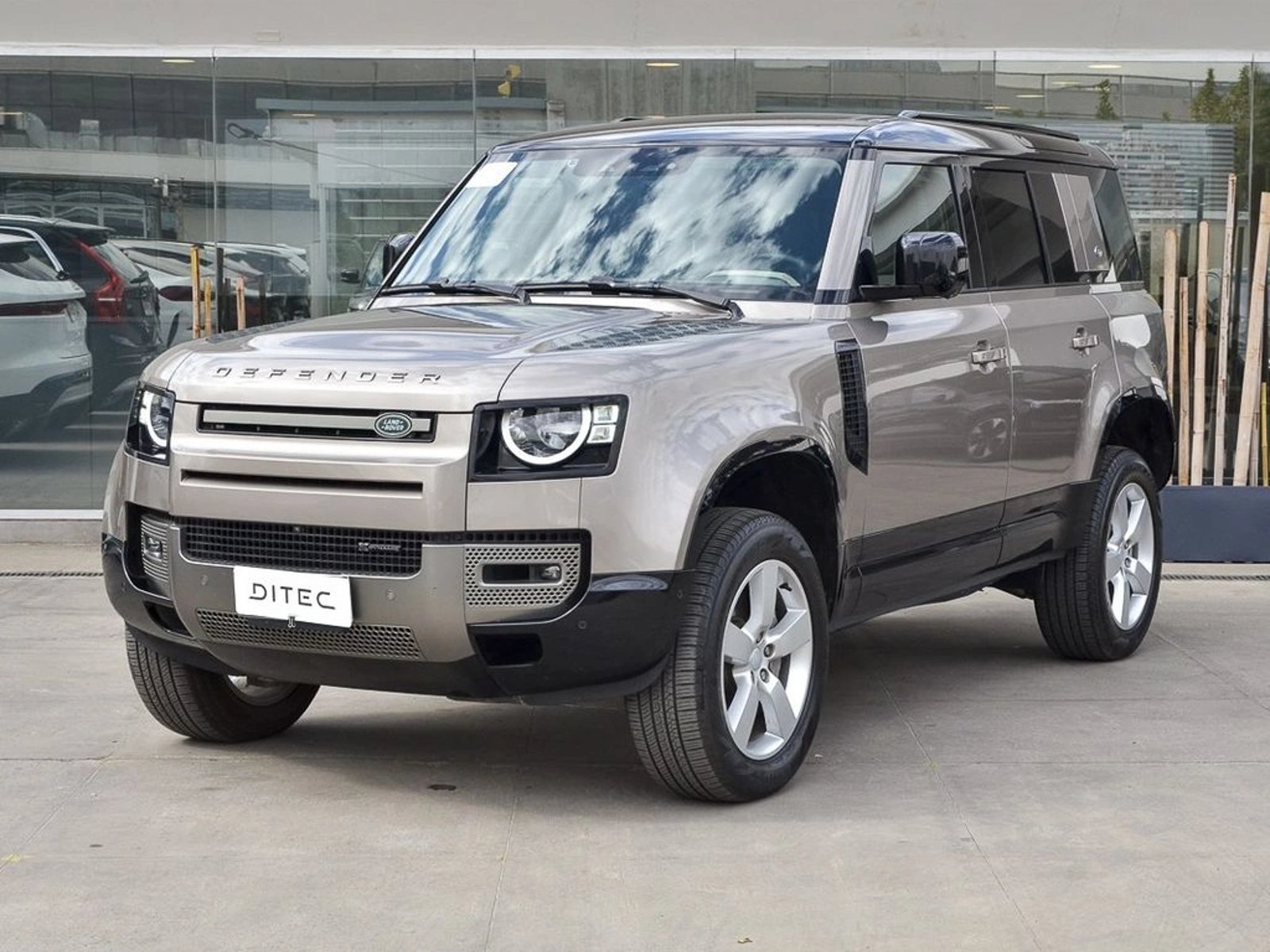Land Rover DEFENDER 3.0 110 X-DYNAMIC S DIESEL 4X4 300HP AT 5P 2024 - Foto 2 de 11