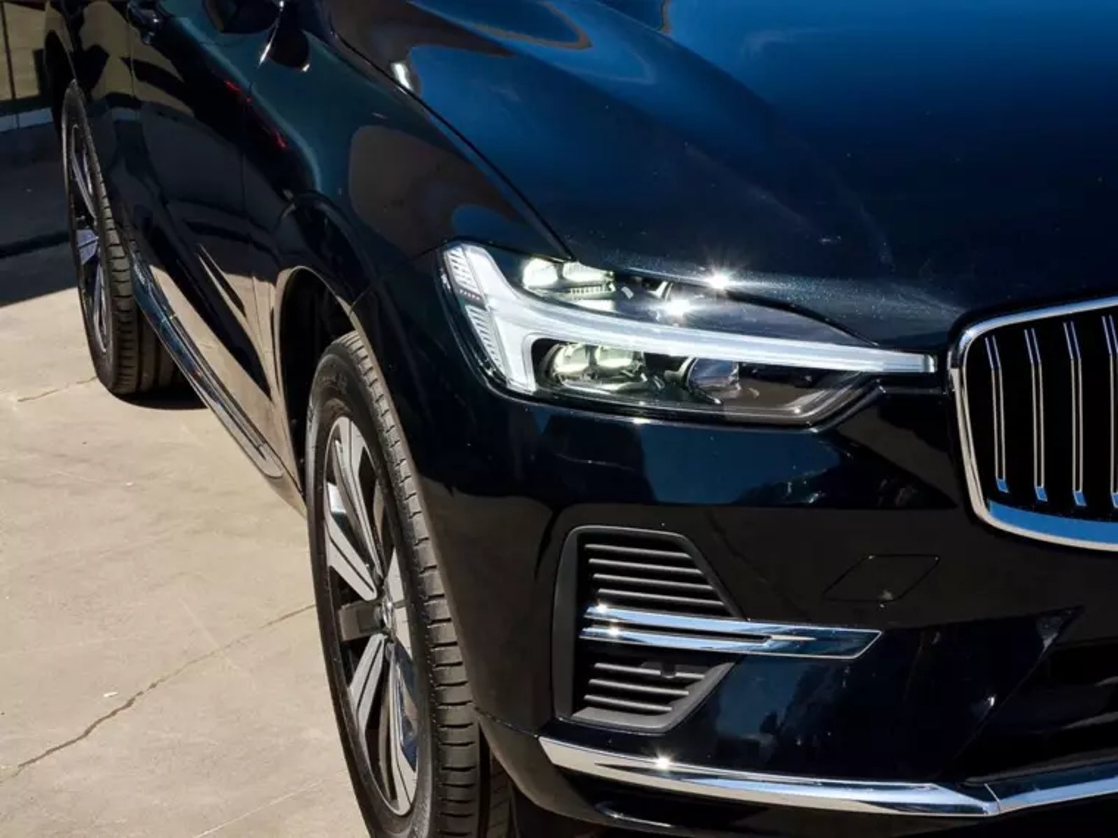 Volvo Xc60 T8 Recharge Plus Hybrid Awd At 5p 2024 - Imagen 5 de 20