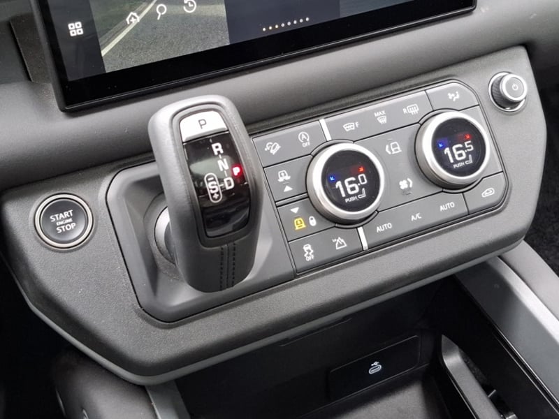 Land Rover Defender 130 X Dynamic 4x4 3.0i Aut 2025 - Imagen 13 de 19
