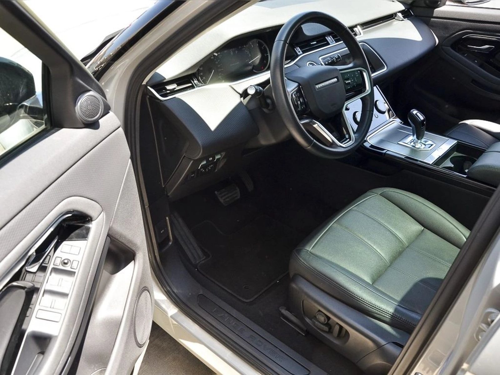 Land Rover EVOQUE 2.0i S 200HP 4x4 2024 - Imagen 13 de 20