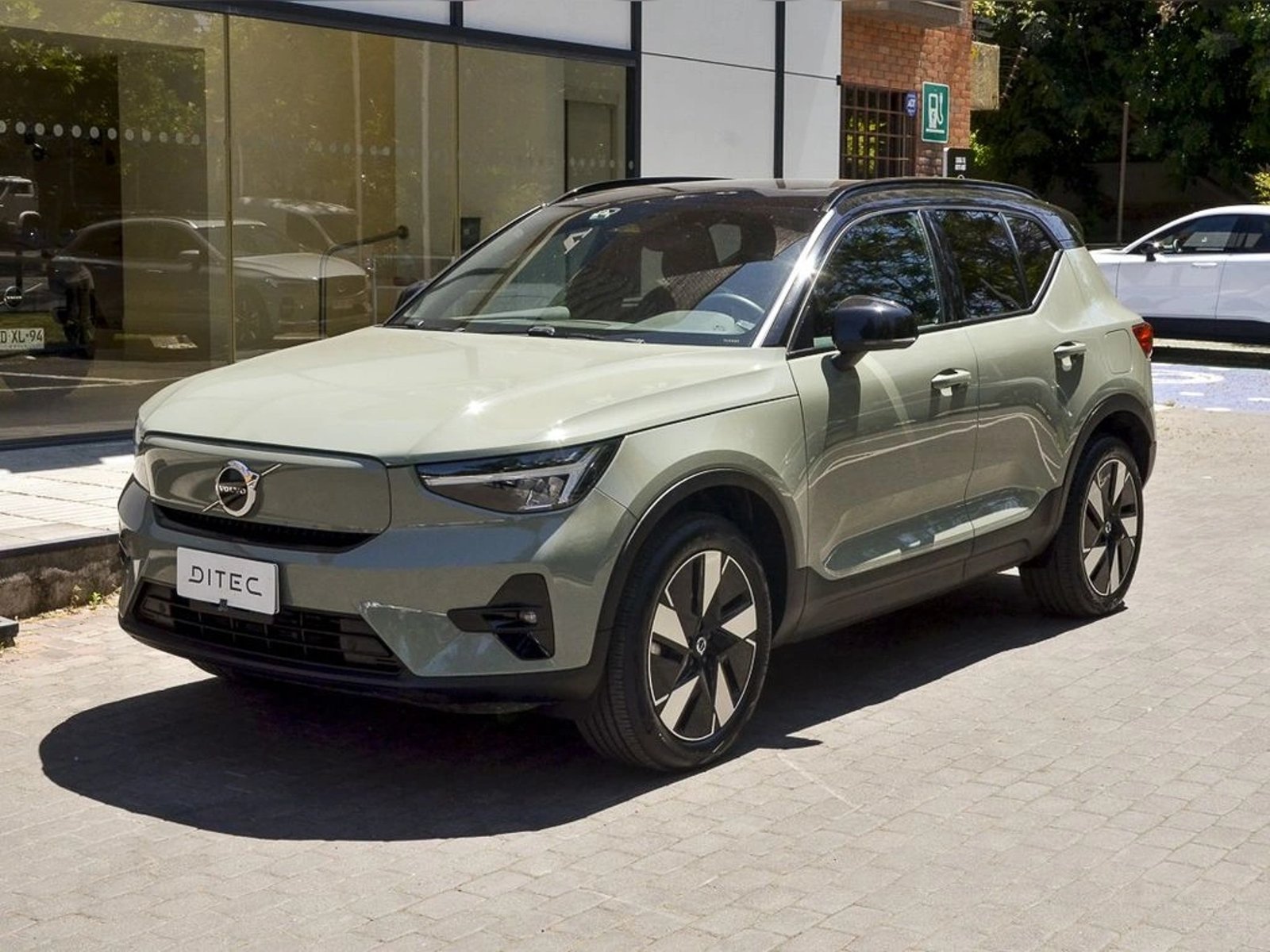 Volvo XC40 RECHARGE 2024 - Foto 2 de 20