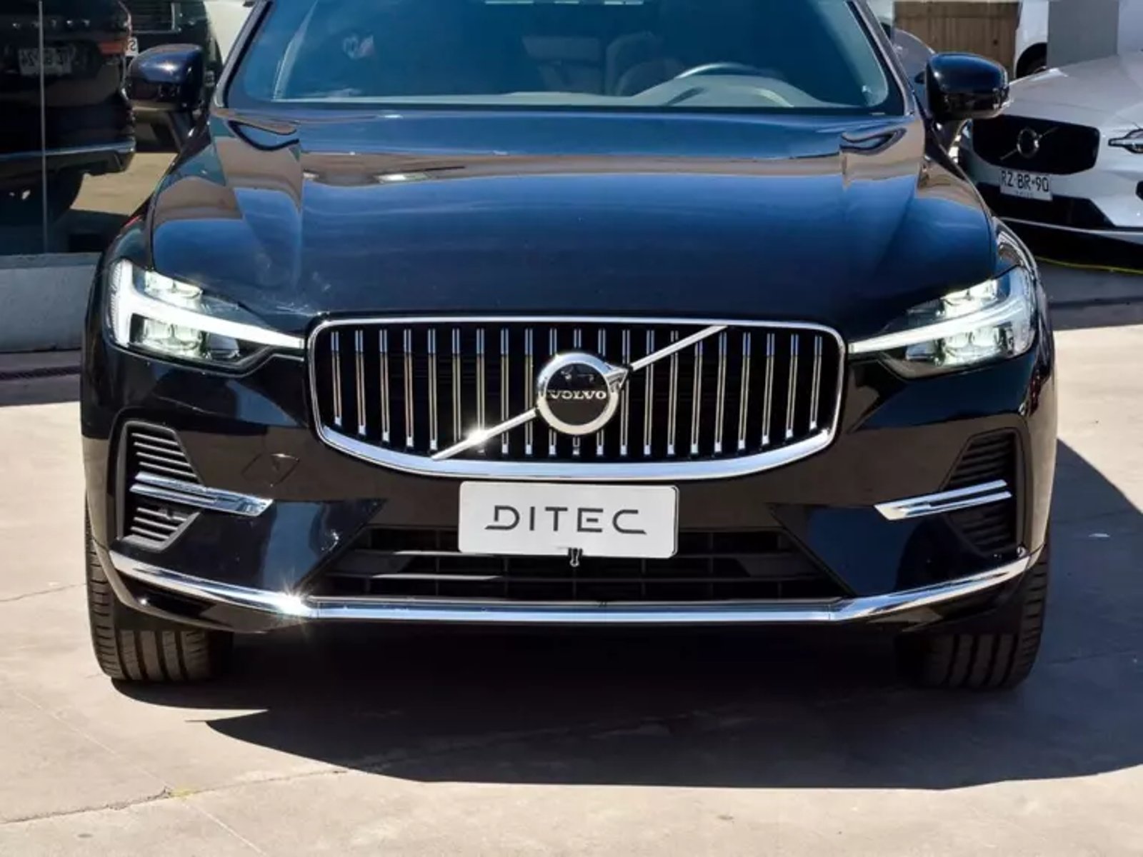 Volvo Xc60 T8 Recharge Plus Hybrid Awd At 5p 2024 - Imagen 4 de 20