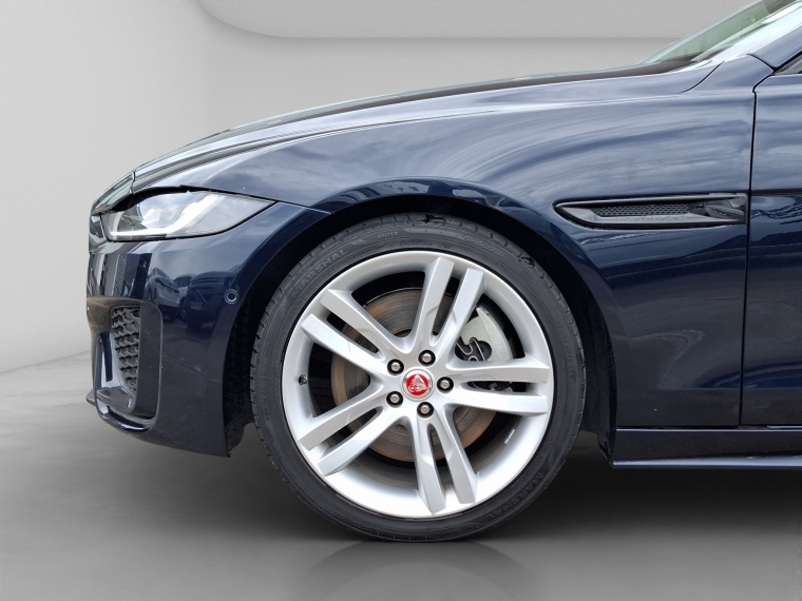 Jaguar Xe 2.0 At 2022 - Imagen 9 de 20