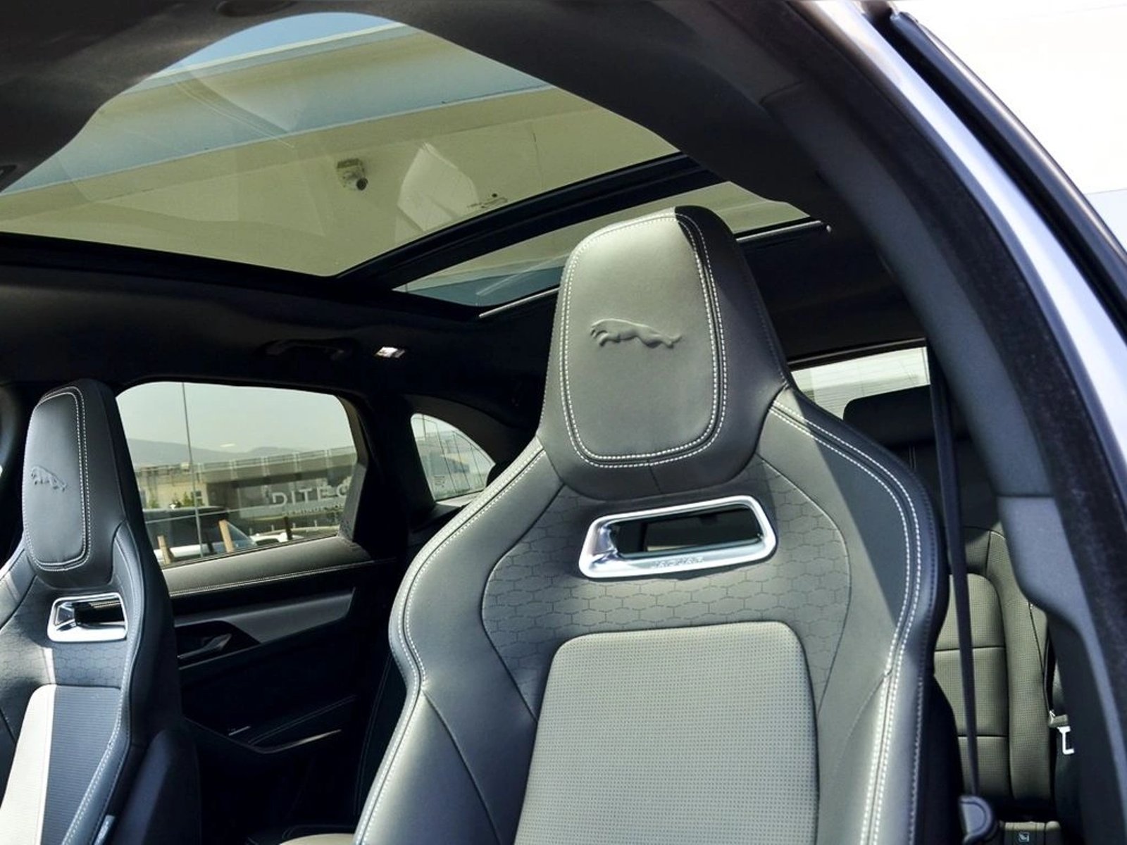 Jaguar F-PACE R DYNAMIC 2024 - Imagen 12 de 19