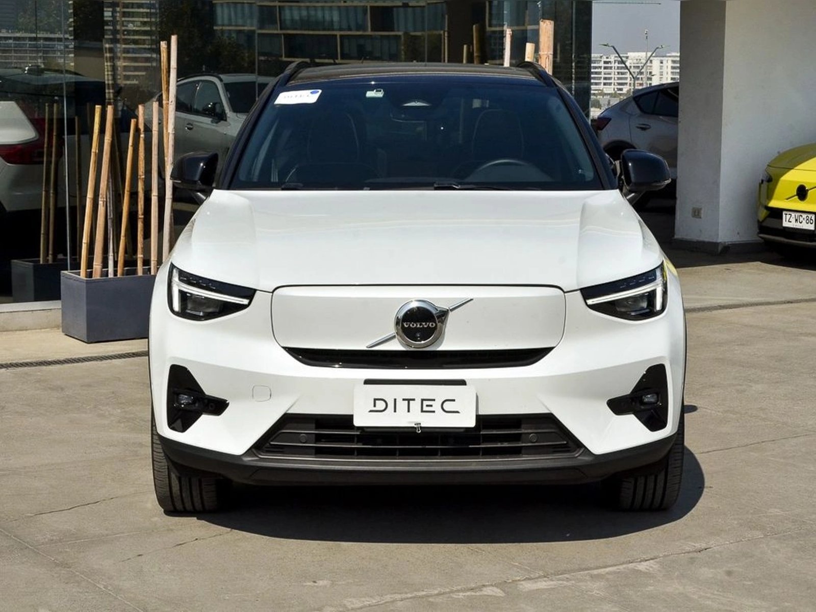 Volvo EX40 0.0 P8 RECHARGE 4X4 AT ELECTRICO 2025 - Foto 3 de 18