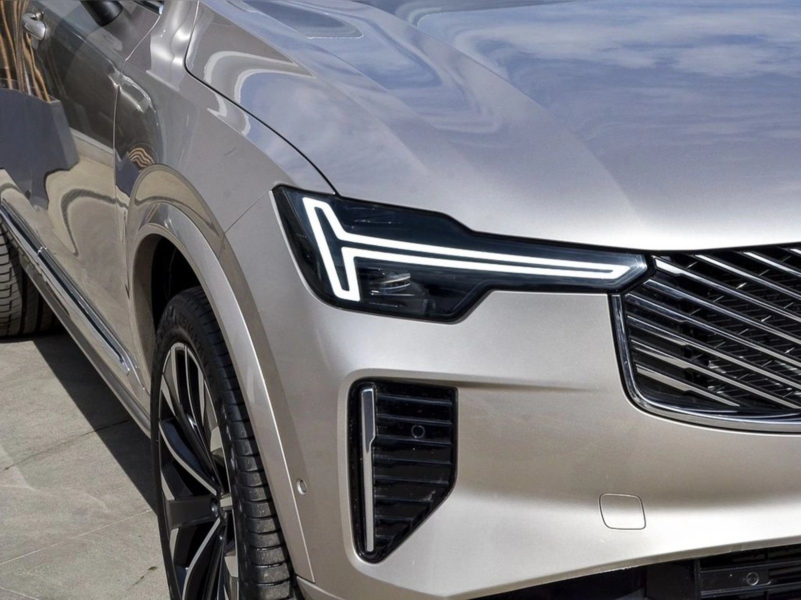 Volvo XC90 2.0 T8 ULTRA HIBRIDO AWD AT 5P 2025 - Imagen 5 de 17