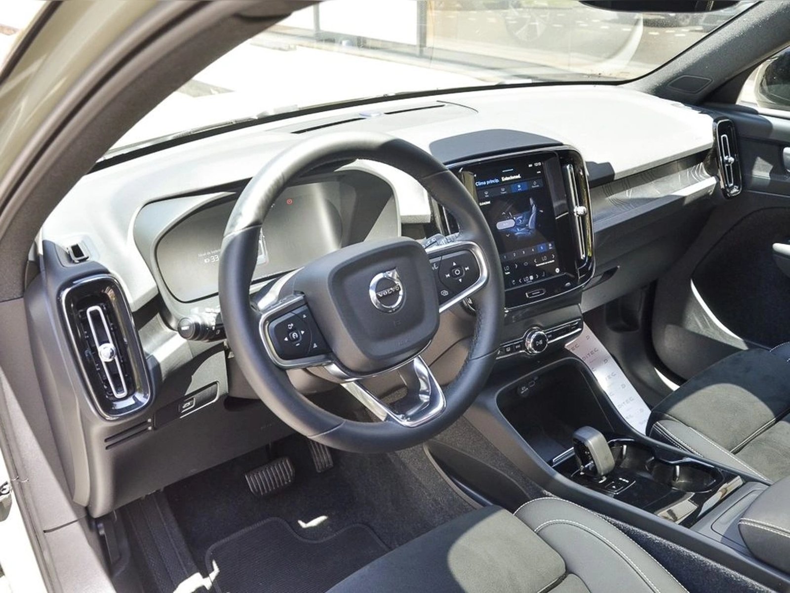 Volvo XC40 RECHARGE 2024 - Imagen 12 de 20