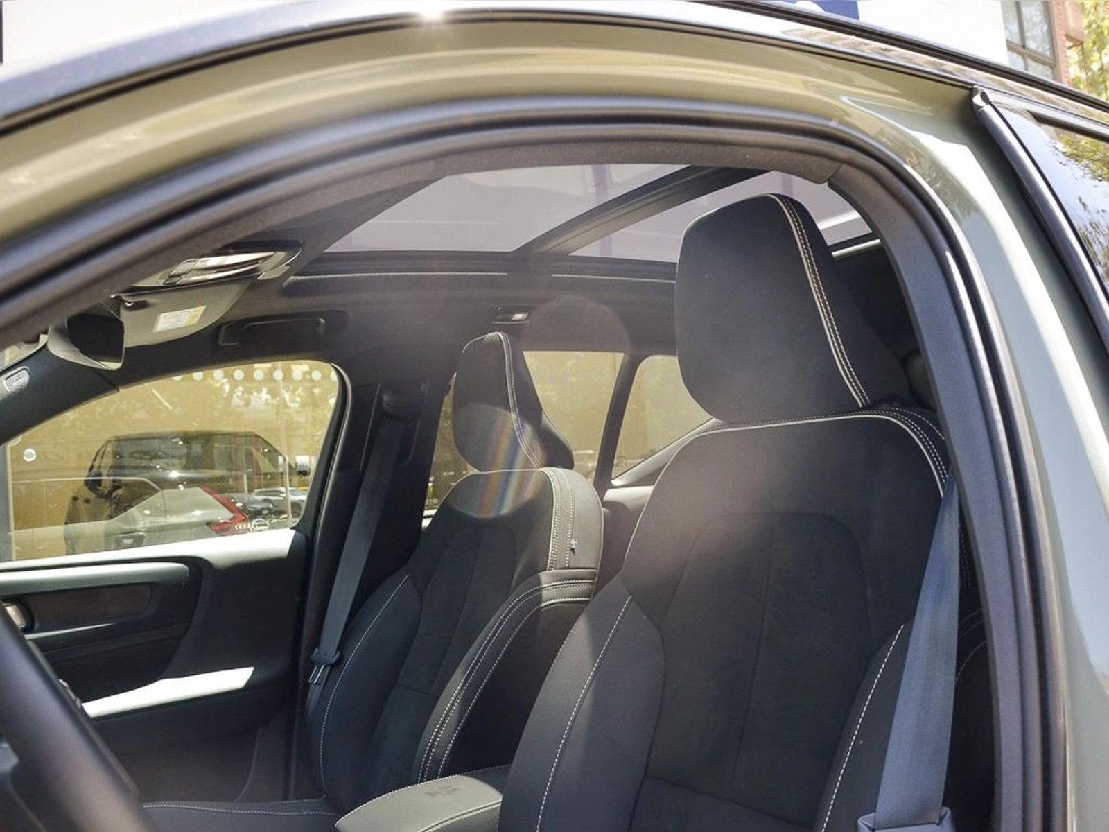 Volvo XC40 RECHARGE 2024 - Imagen 14 de 20