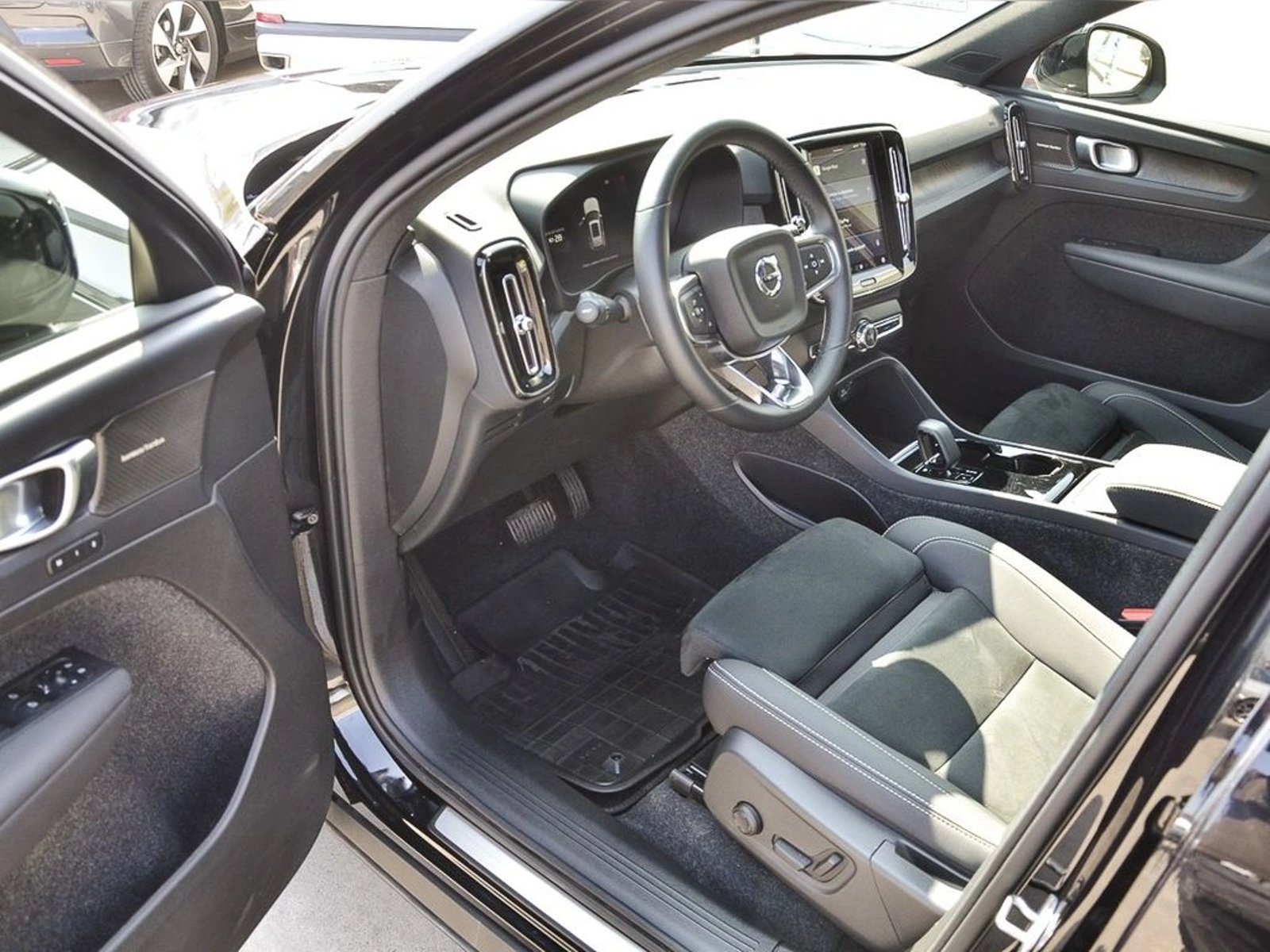 Volvo EX40 ELECTRICO P8 R-DESIGN AWD AT 5P 2025 - Imagen 11 de 17