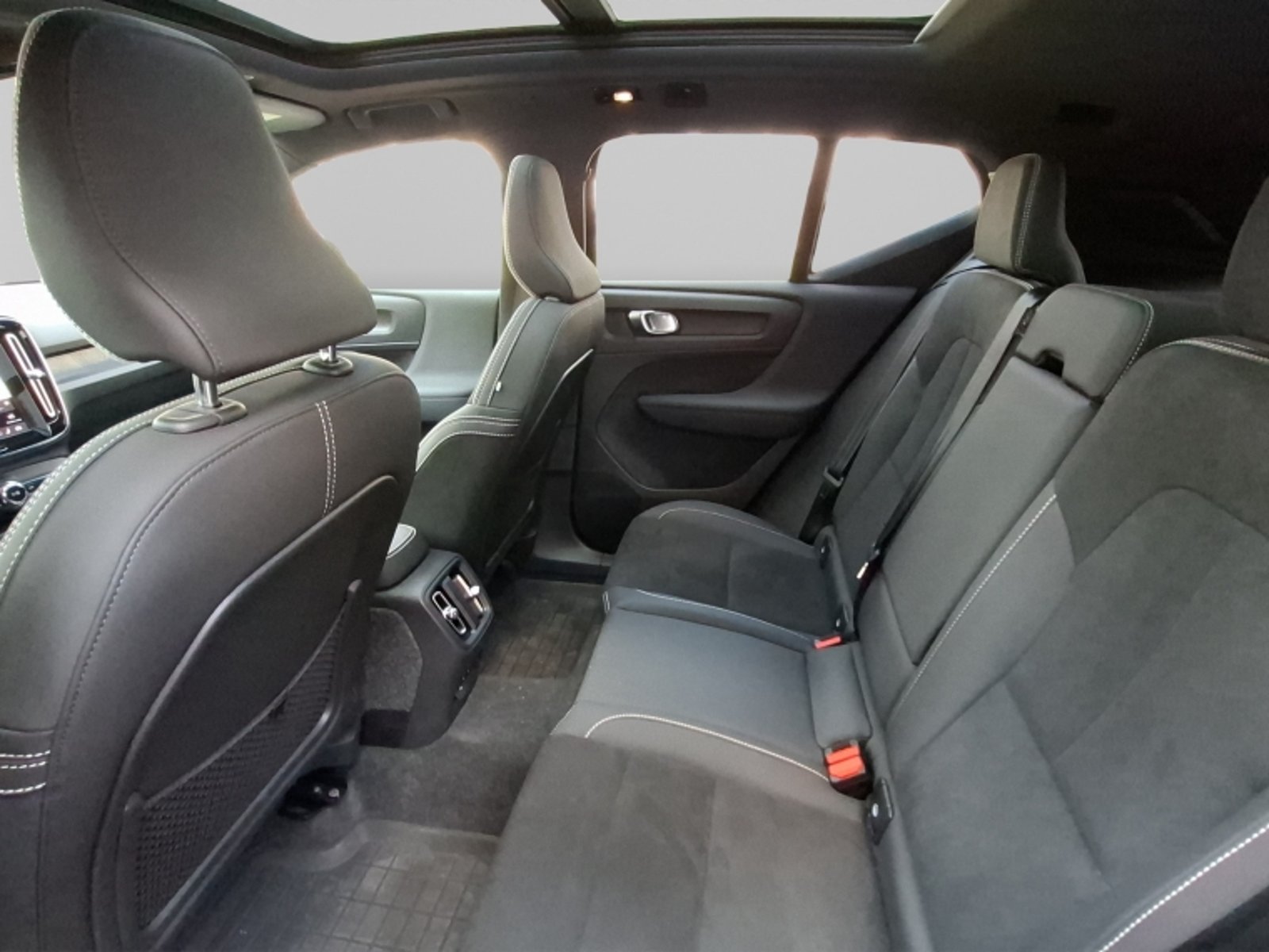 Volvo Ex40 P8 2025 - Imagen 15 de 19