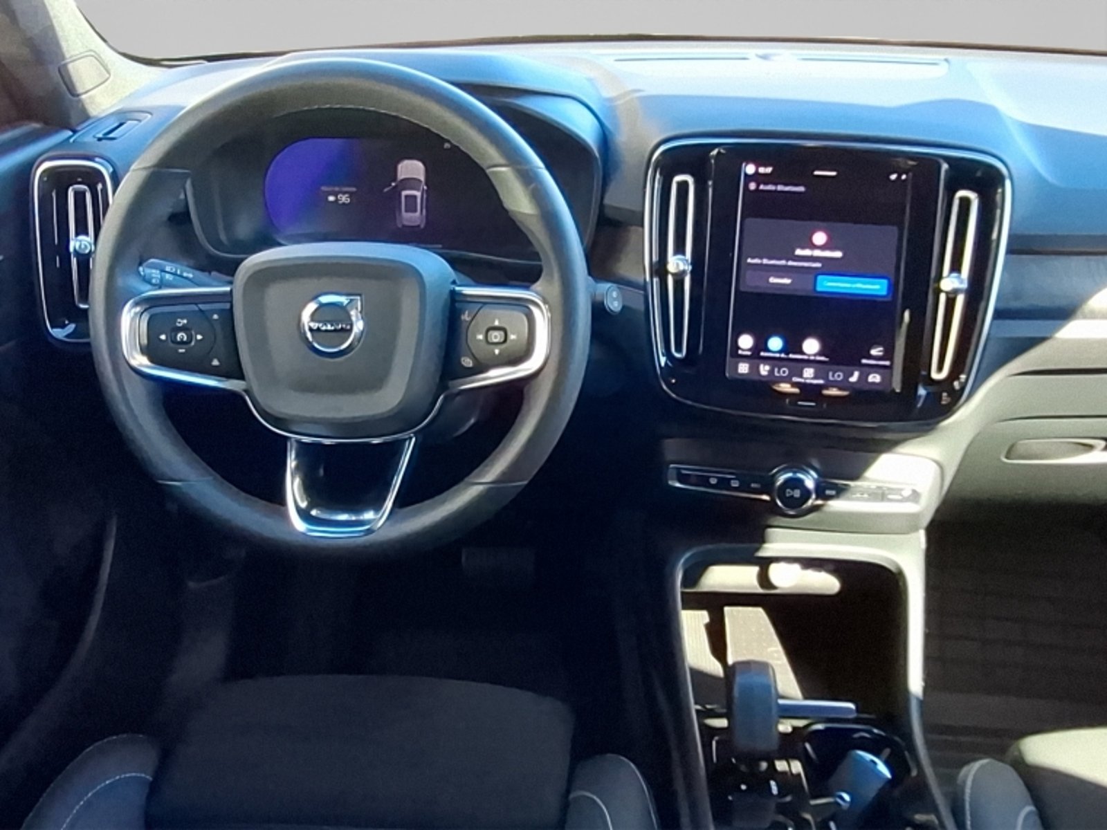 Volvo Xc40 2.0 T5 Hybrid At 4x4 Hibrido 2024 - Imagen 17 de 20