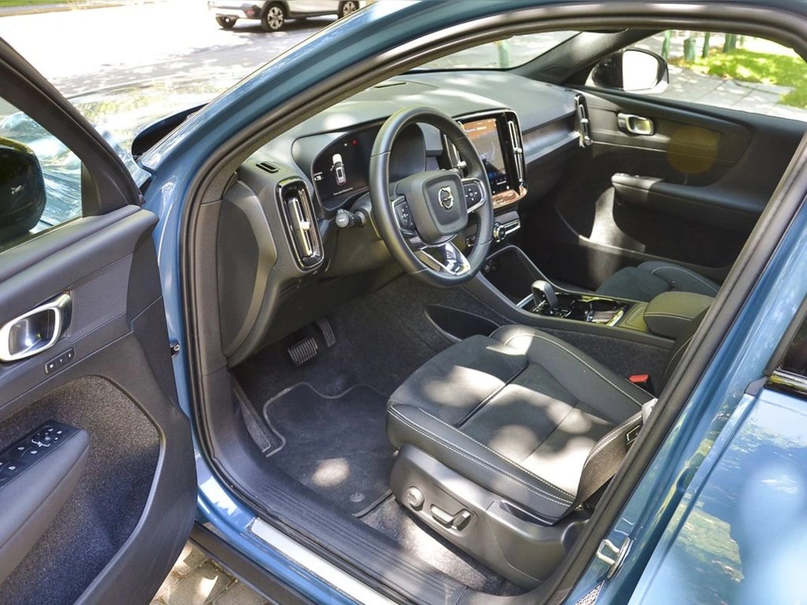 Volvo EX40 0.0 P8 RECHARGE 4X4 AT ELECTRICO 2025 - Imagen 10 de 18