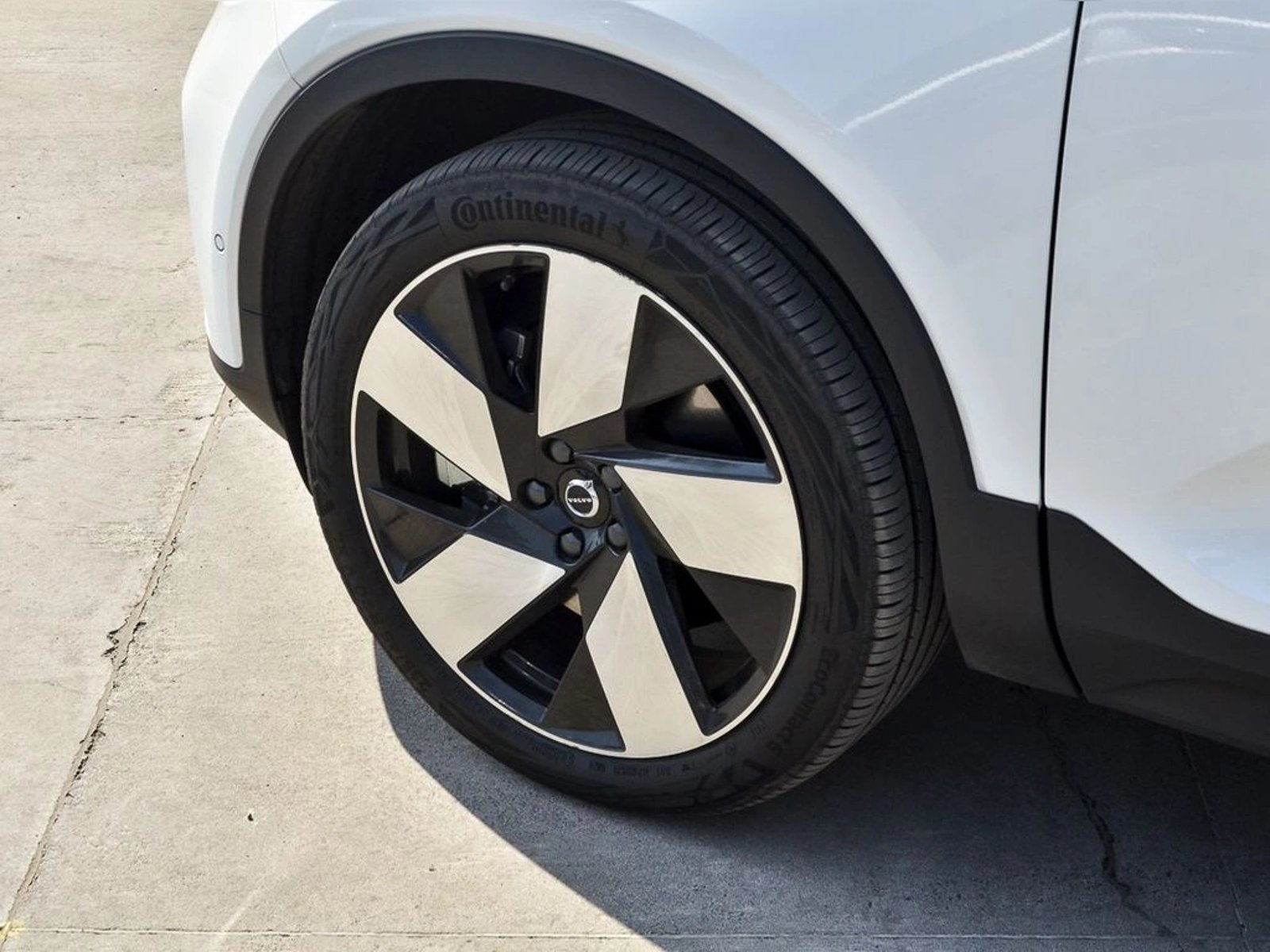 Volvo EX40 0.0 P8 RECHARGE 4X4 AT ELECTRICO 2025 - Imagen 10 de 18