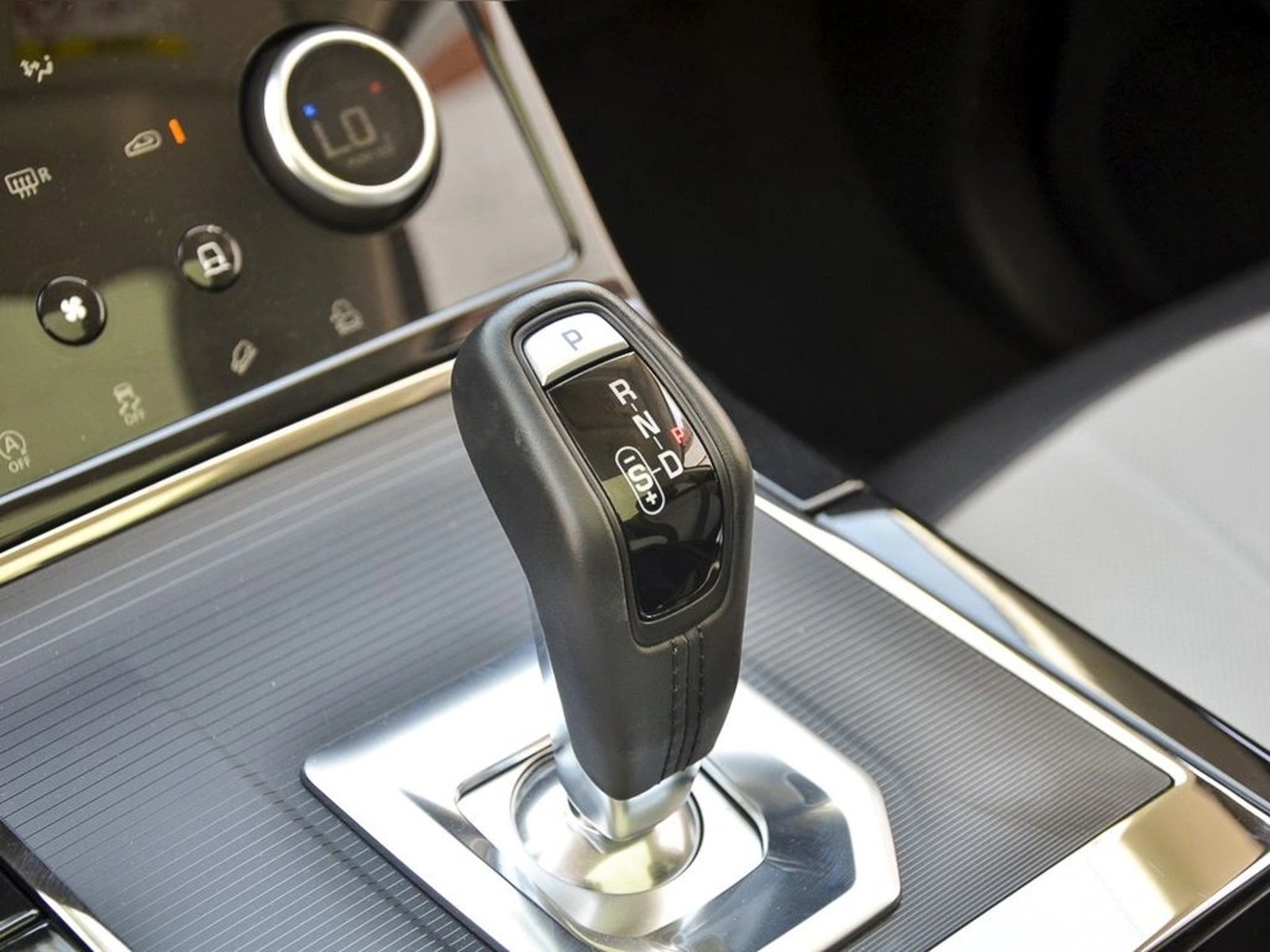Land Rover EVOQUE 2.0 I R-DYNAMIC S AT 4X4 2024 - Imagen 13 de 19