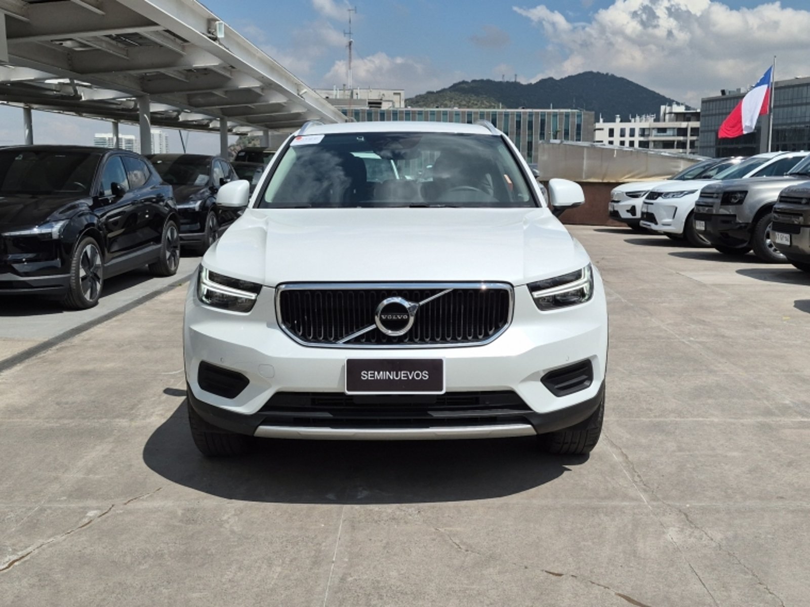 Volvo Xc40 T4 Fwd 2.0 Momentum 2022 - Foto 2 de 16