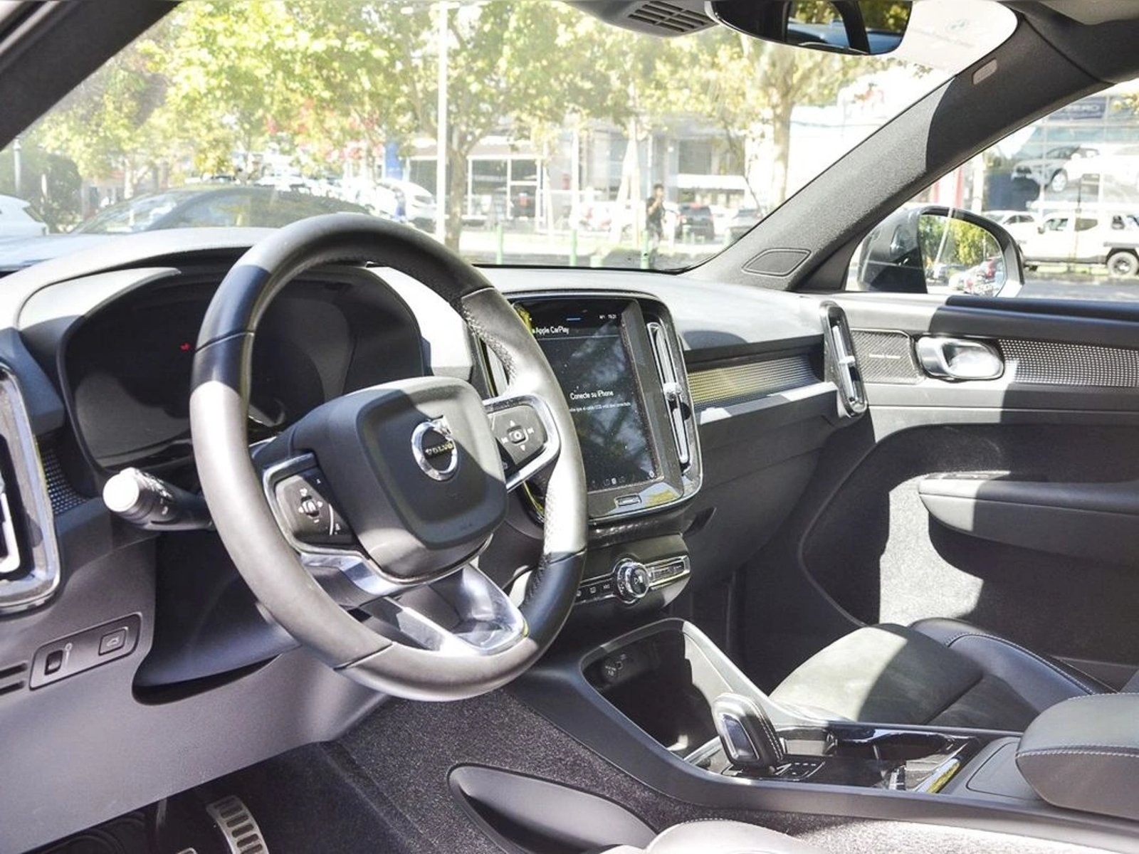 Volvo XC40 ELECTRICO P8 R-DESIGN AWD AT 5P 2022 - Imagen 8 de 11