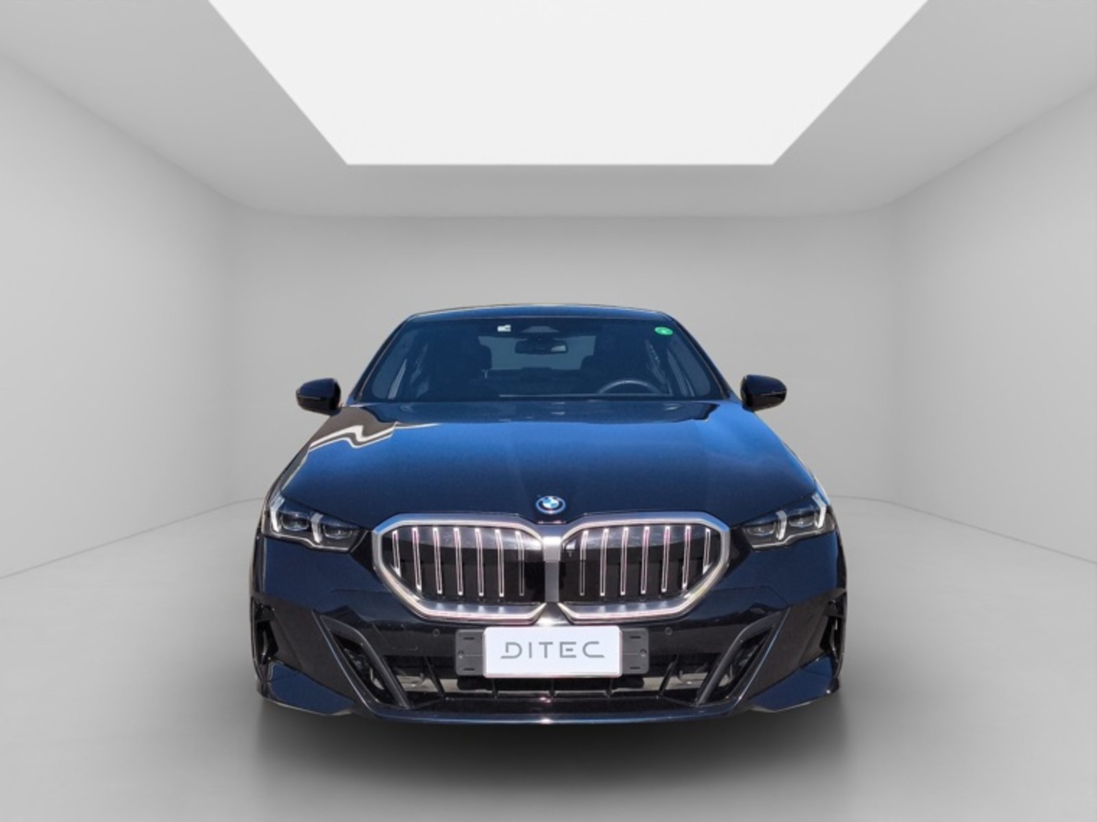 BMW 530 E Berlina M Sport 2026 - Foto 2 de 16