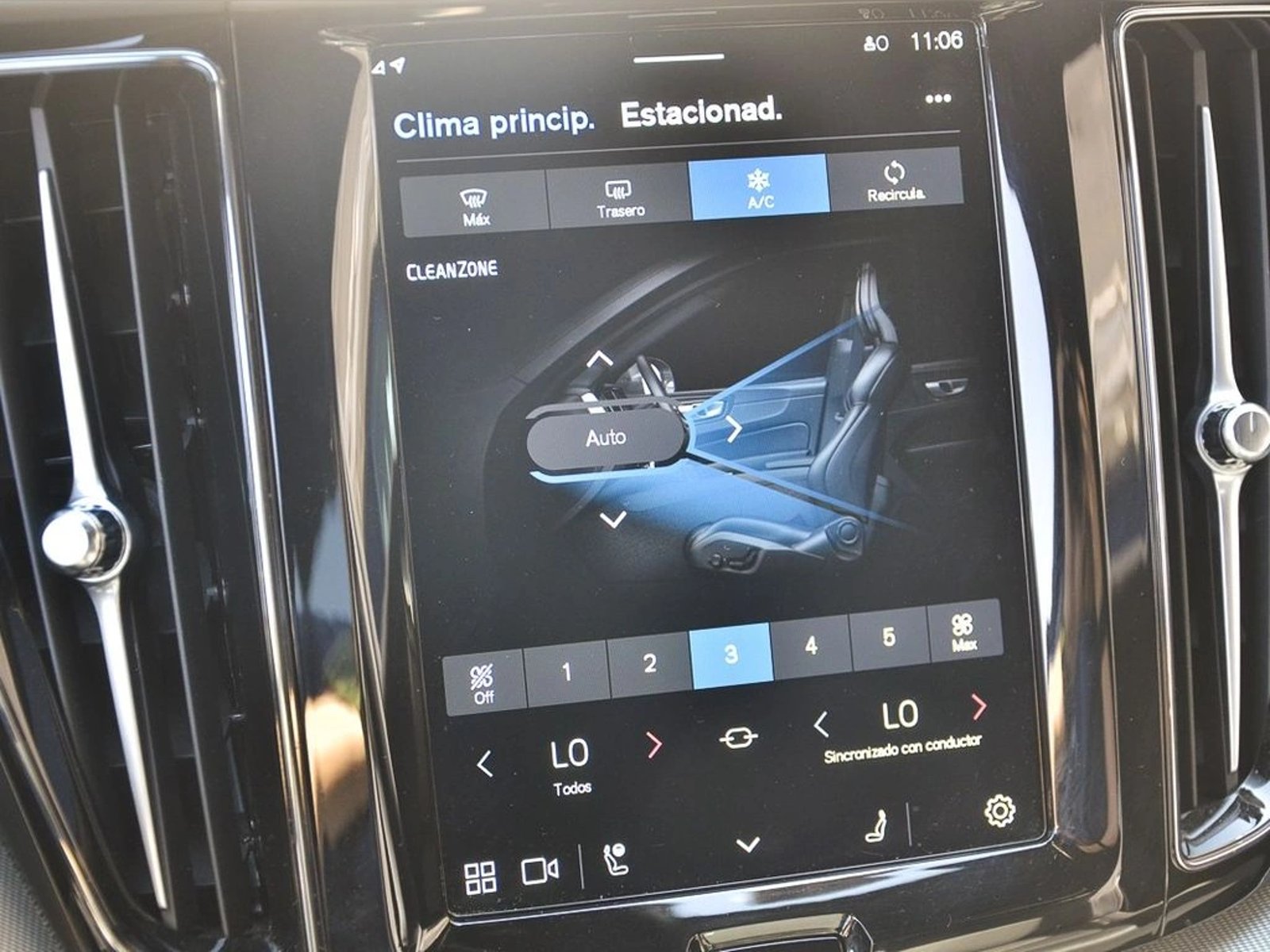 Volvo XC60 T8 AWD RECHARGE ULTIMATE DARK 2025 - Imagen 14 de 20