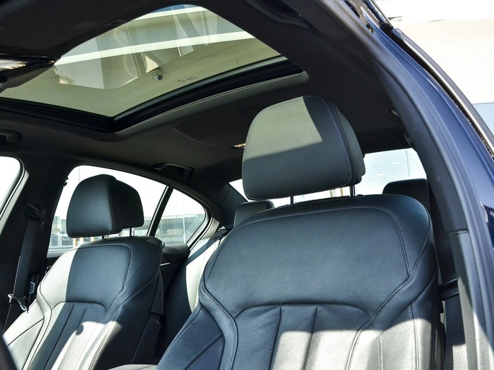 BMW M550 4.4 X-DRIVE M LCI 4X4 AT 4P 2023 - Imagen 13 de 18
