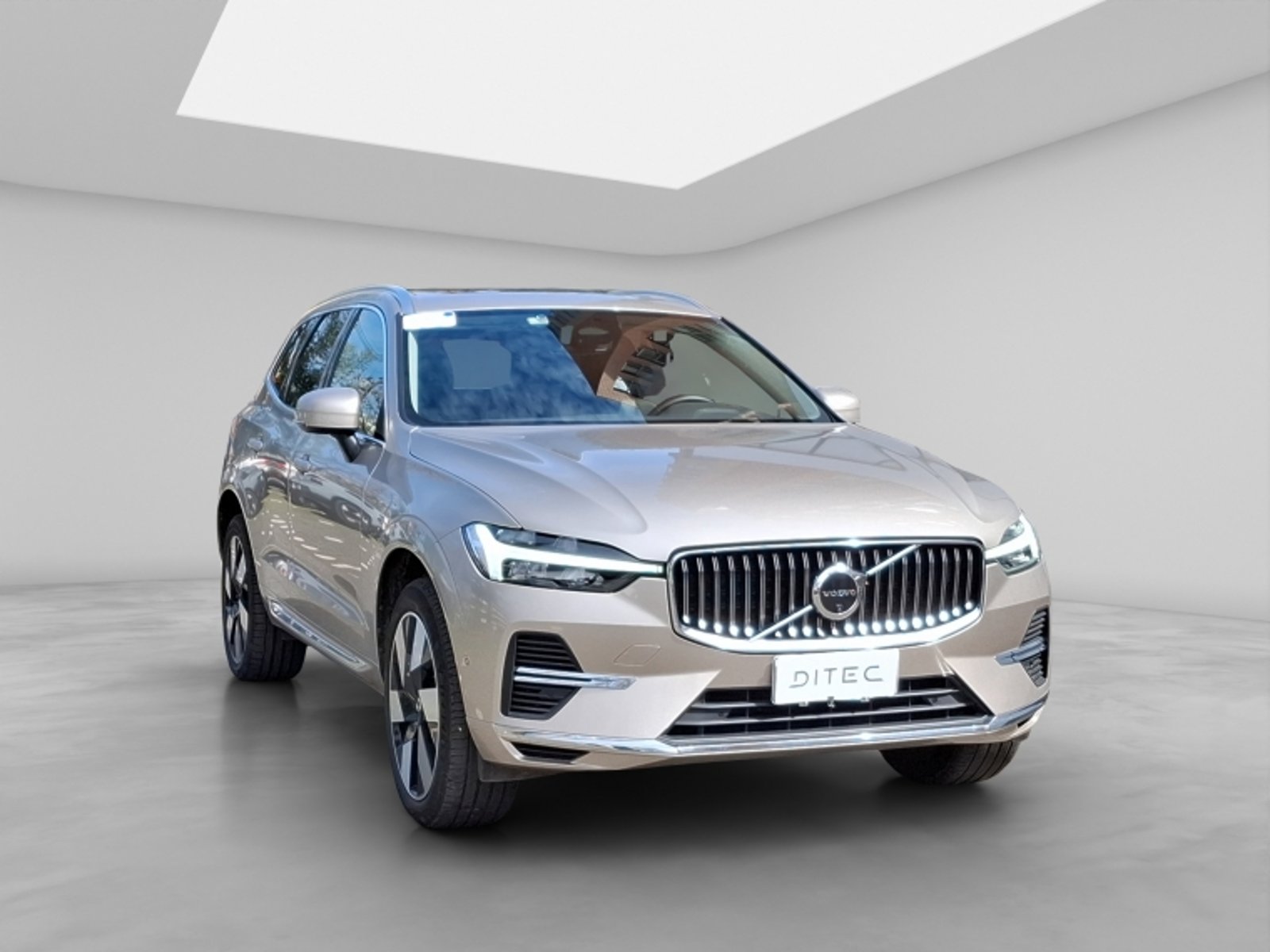 Volvo Xc60 2.0 B5 Plus At 4x4 Hibrido 2025 - Foto 3 de 20