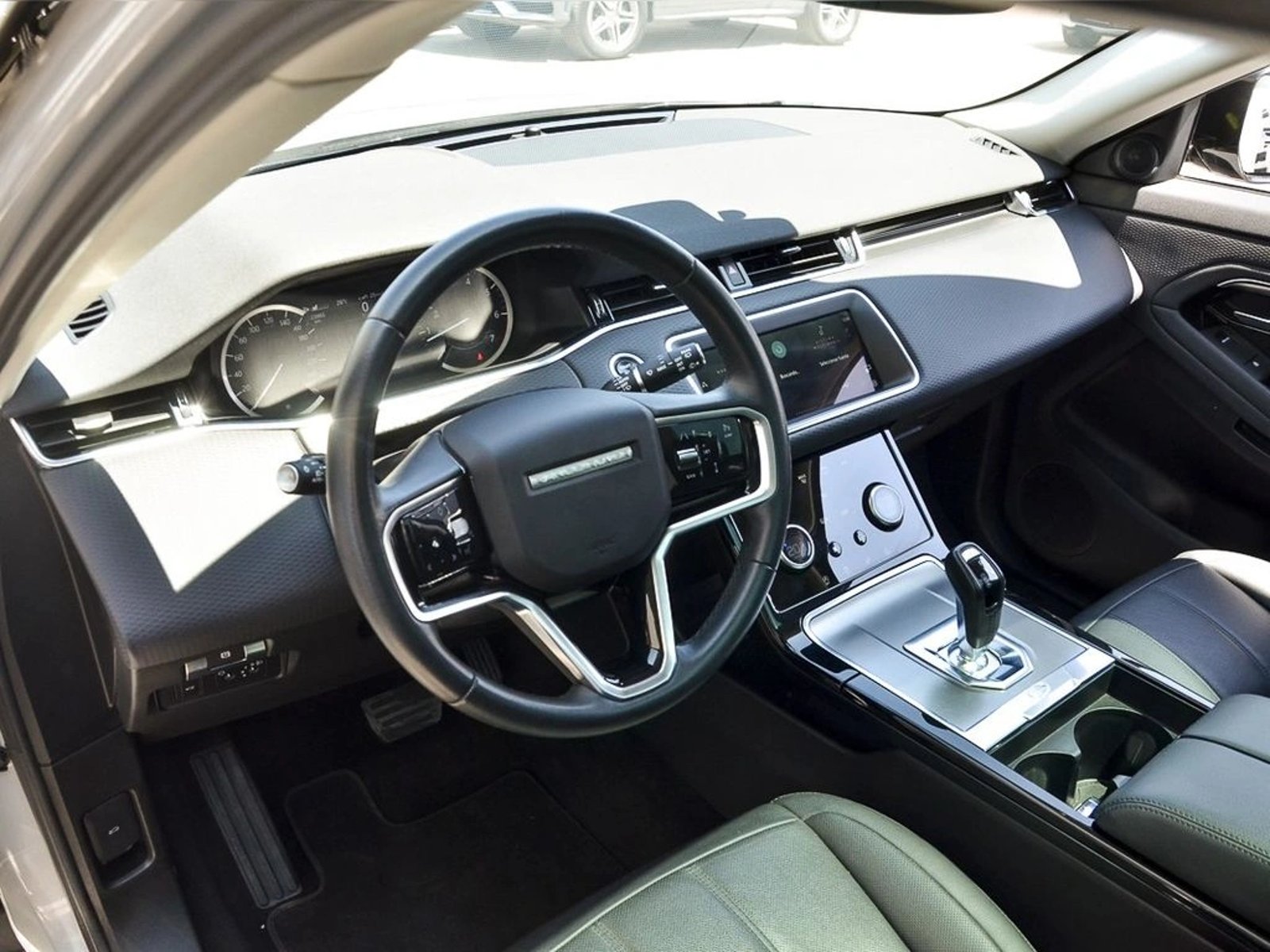 Land Rover EVOQUE 2.0i S 200HP 4x4 2024 - Imagen 14 de 20