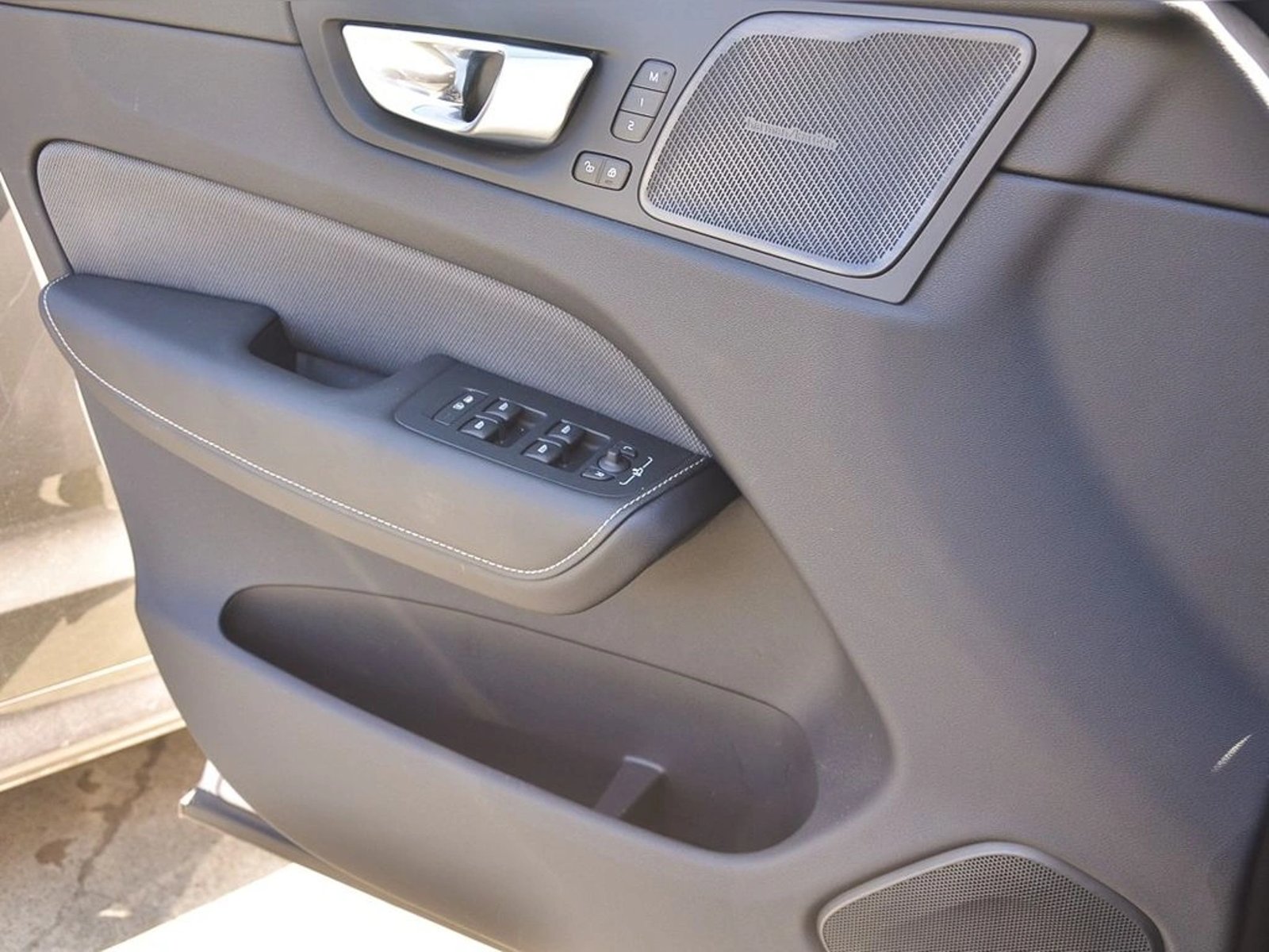 Volvo XC60 T8 AWD RECHARGE ULTIMATE DARK 2025 - Imagen 12 de 20