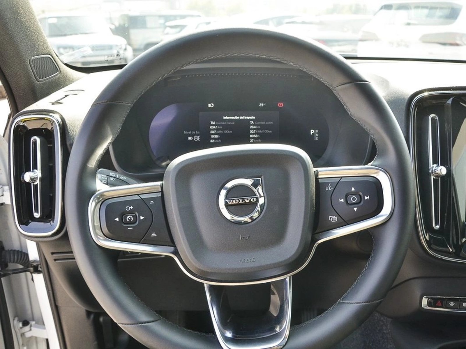Volvo EX40 0.0 P8 RECHARGE 4X4 AT ELECTRICO 2025 - Imagen 17 de 18