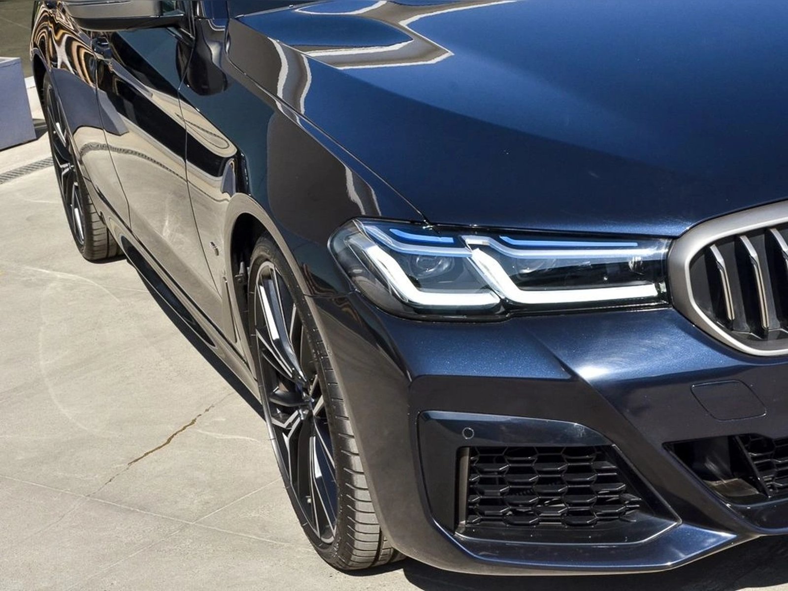 BMW M550 4.4 X-DRIVE M LCI 4X4 AT 4P 2023 - Imagen 5 de 18