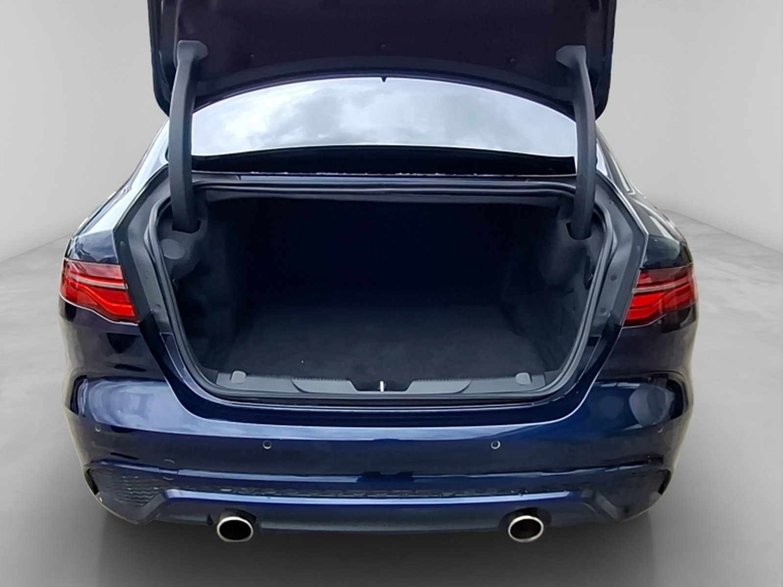 Jaguar Xe 2.0 At 2022 - Imagen 20 de 20