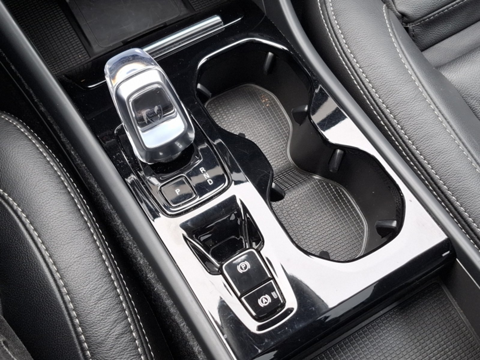 Volvo Xc40 T5 Hybrid R Design 1.5 Aut 2023 - Imagen 13 de 20
